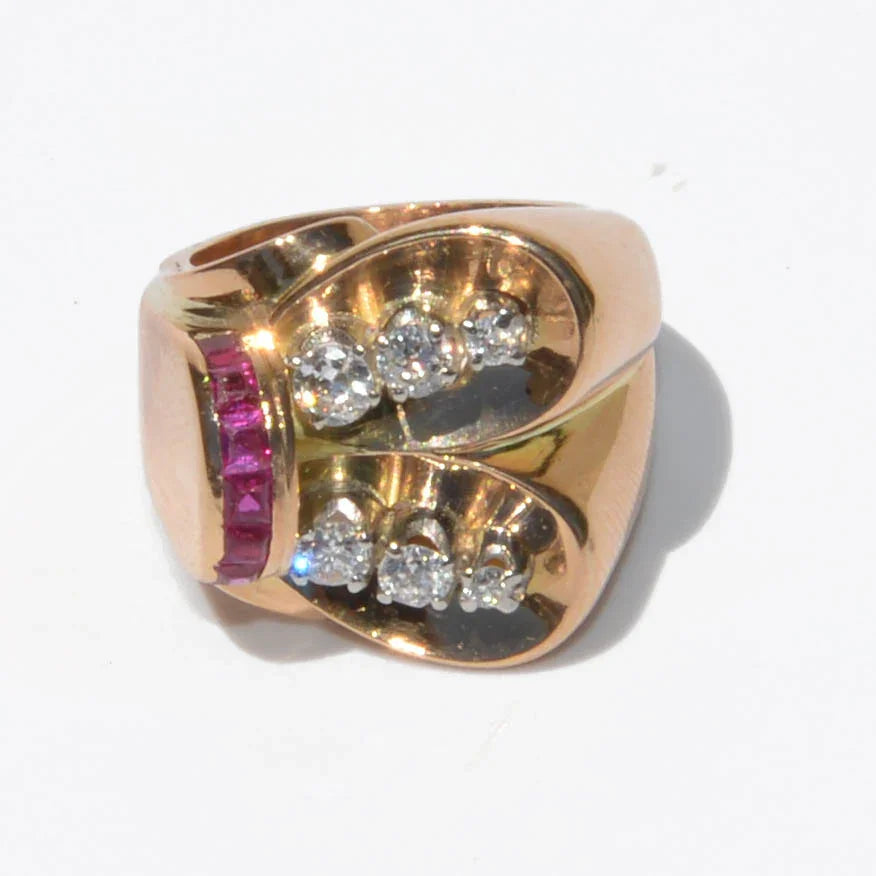 Tank ring in yellow gold with diamond and ruby