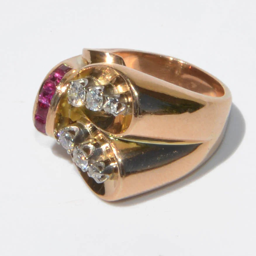 Tank ring in yellow gold with diamond and ruby