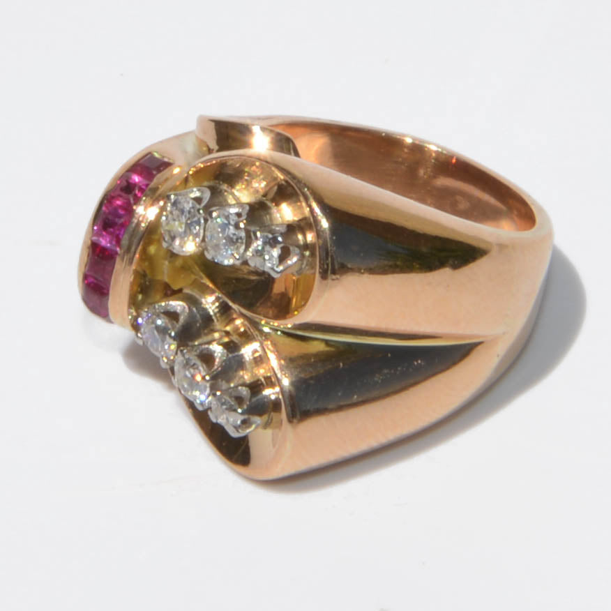 Tank ring in yellow gold with diamond and ruby