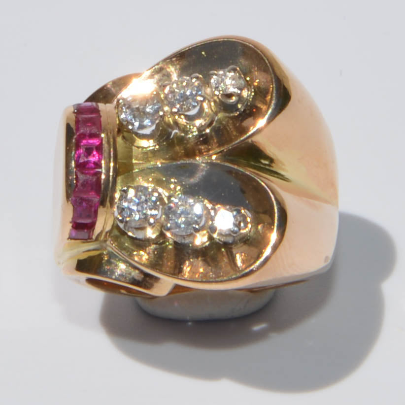 Tank ring in yellow gold with diamond and ruby