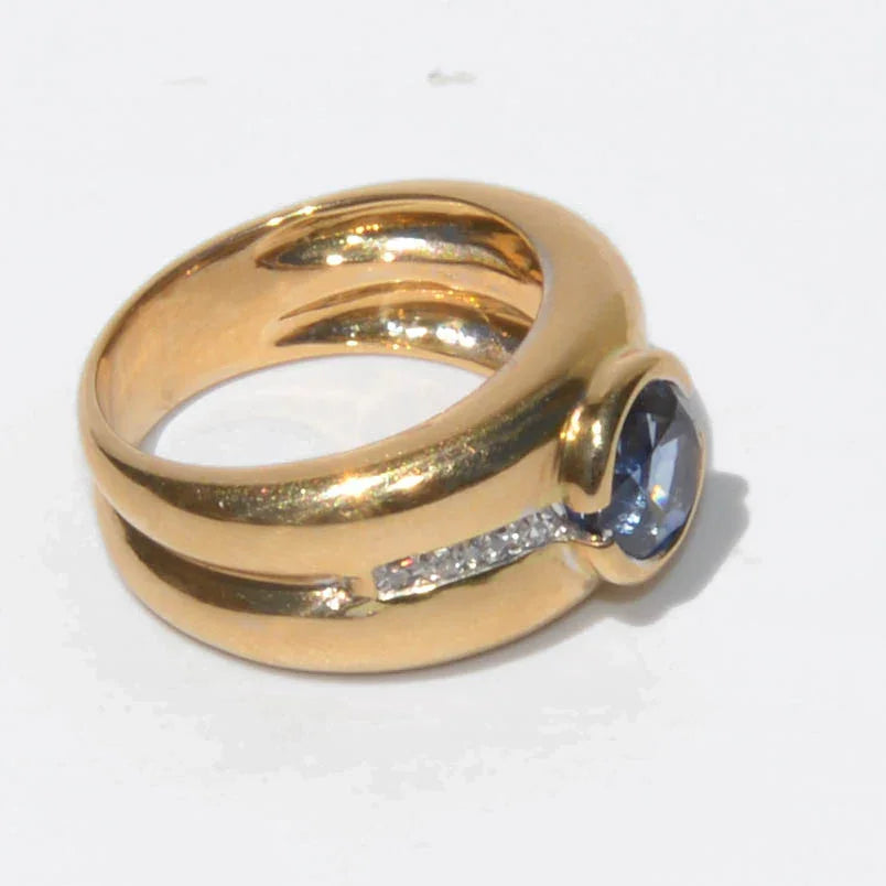 Yellow gold hoop ring adorned with a round-cut sapphire and diamond