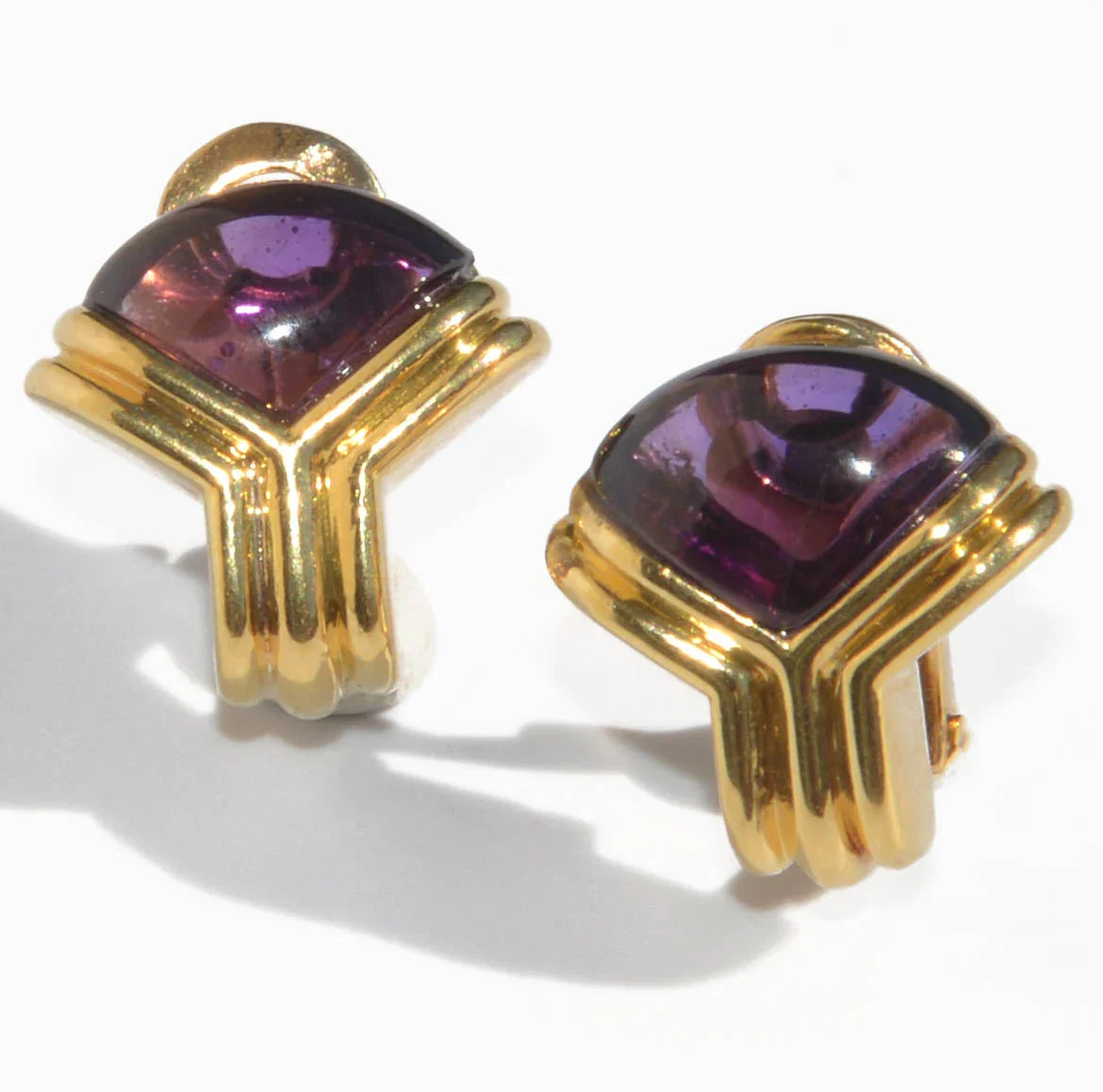 Boucles d'oreilles or jaune de la maison Bvlgari en améthyste