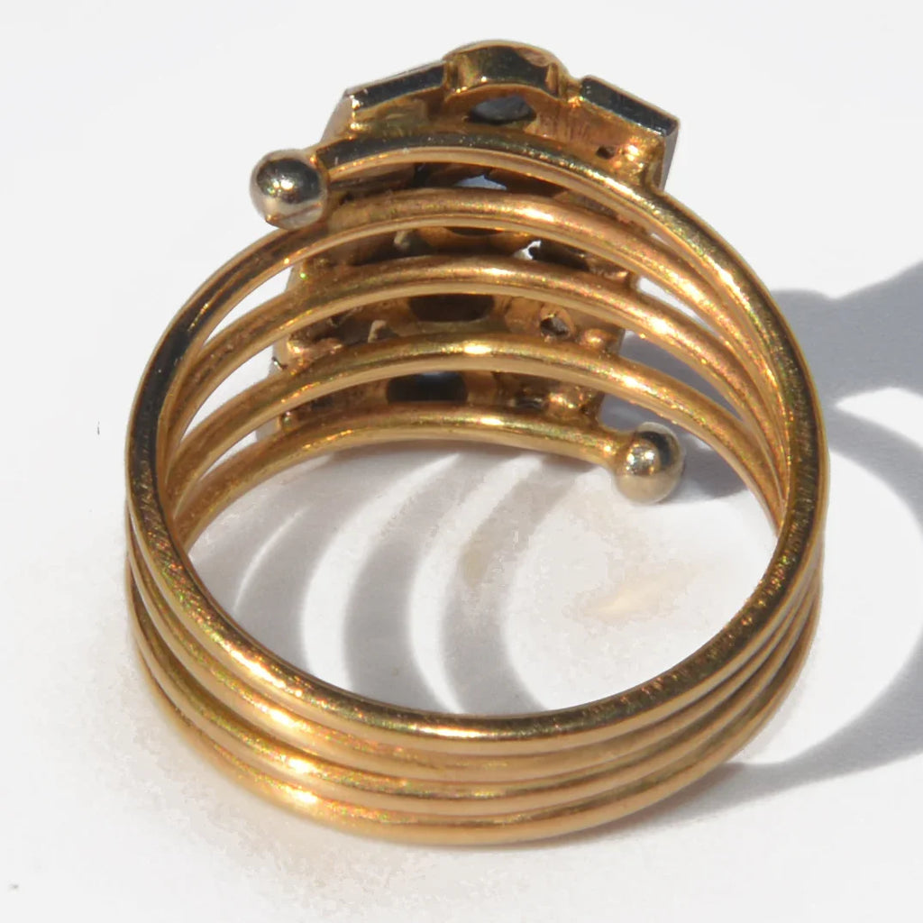 1910 yellow gold ring with cabochon sapphires and diamonds