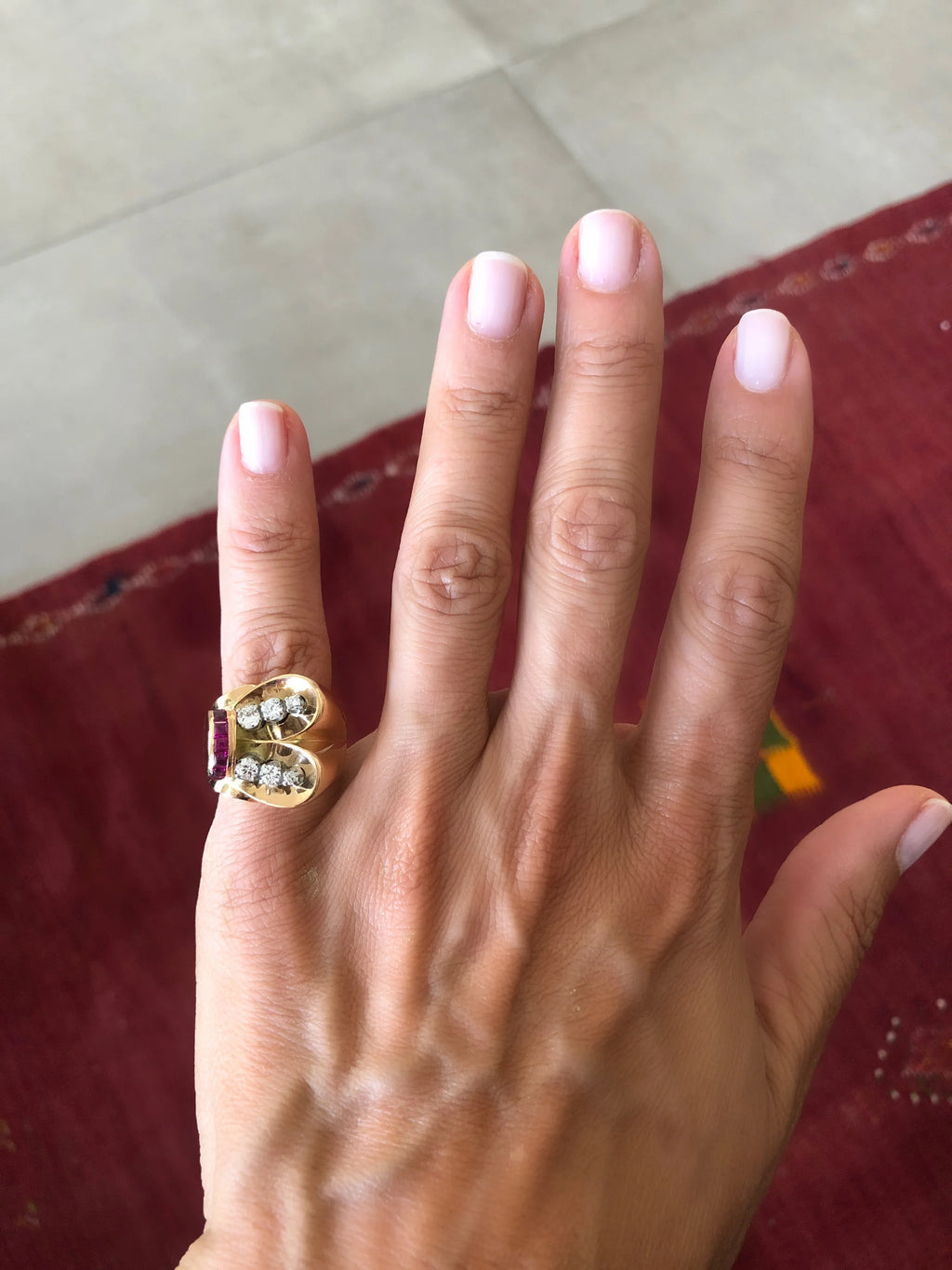 Tank ring in yellow gold with diamond and ruby
