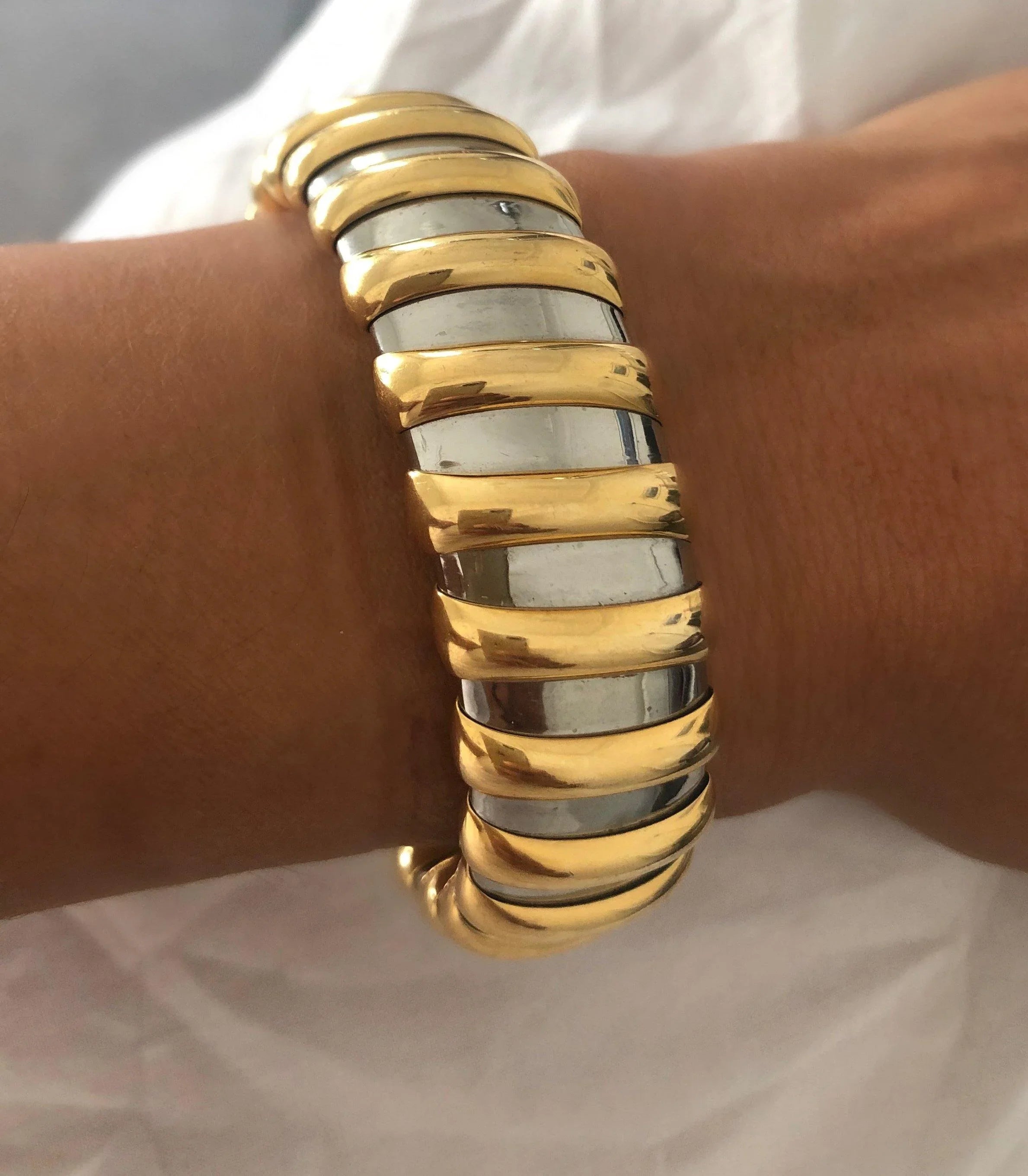 Bracelet or jaune et acier signée de la maison Bvlgari - adalgyseboutique