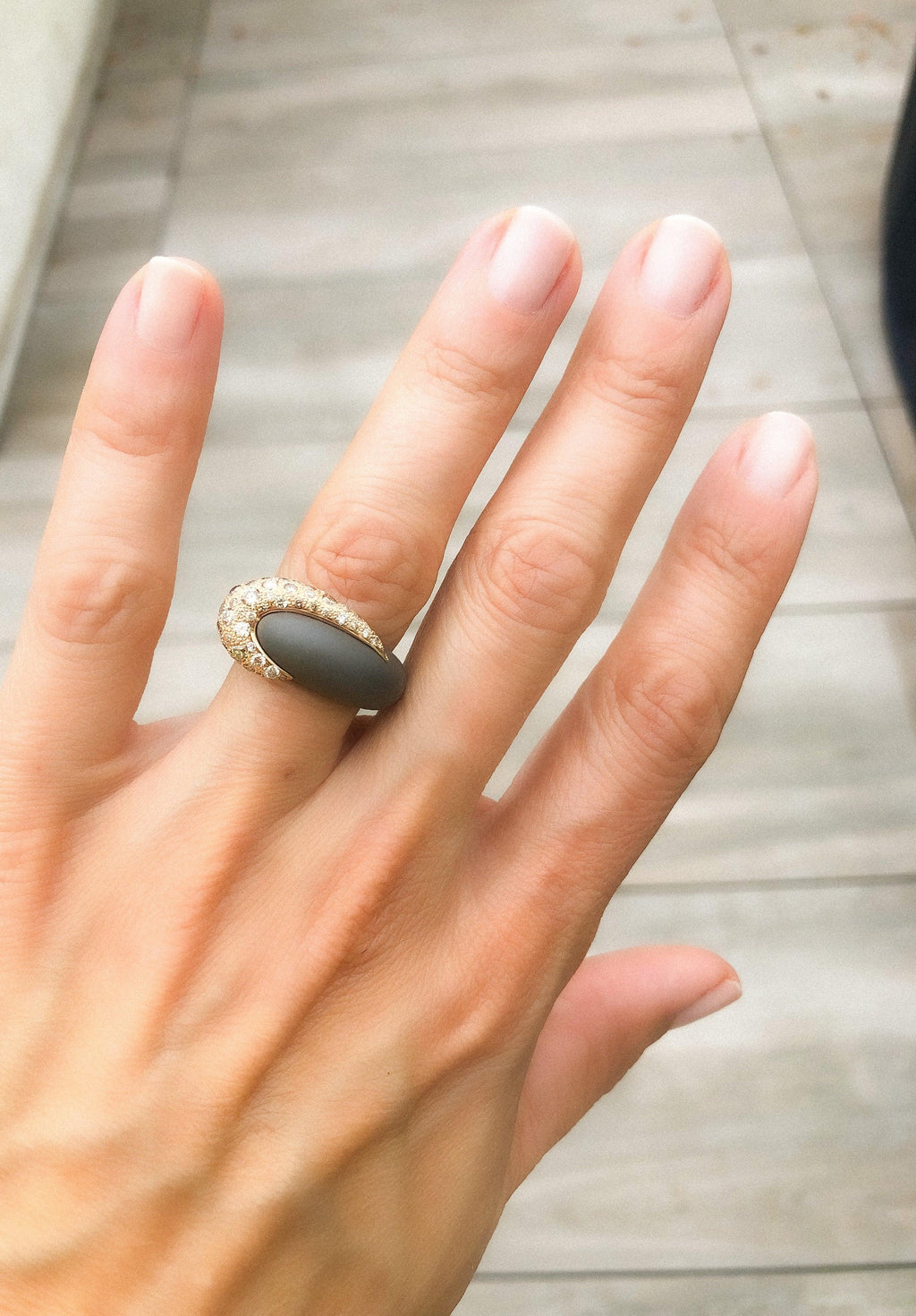 Pomellato ring in titanium and diamond