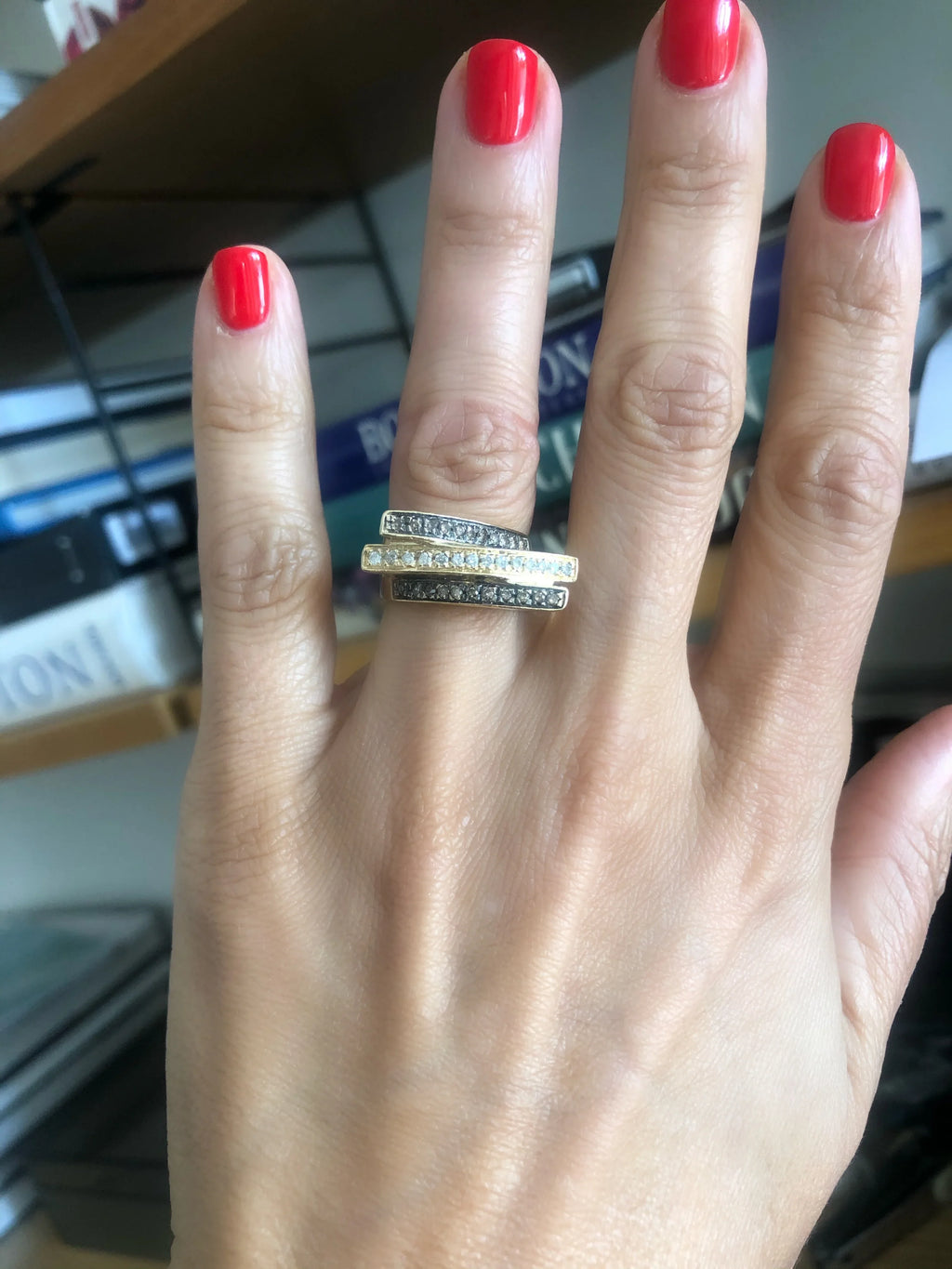 Cognac diamond and yellow gold band ring
