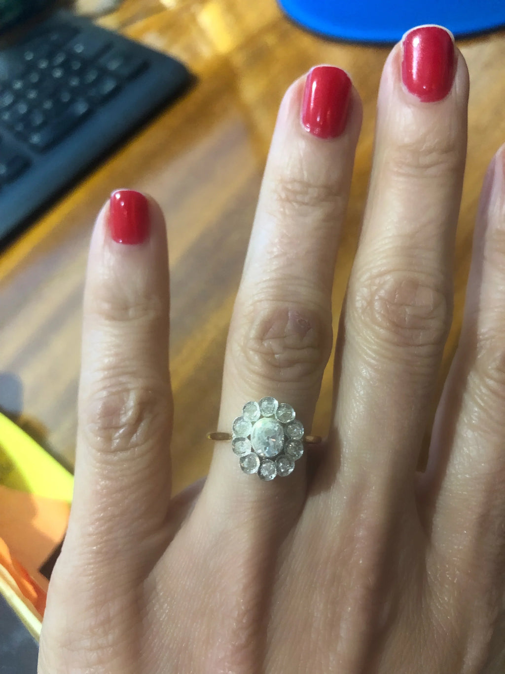 Antique daisy ring in gold and diamond