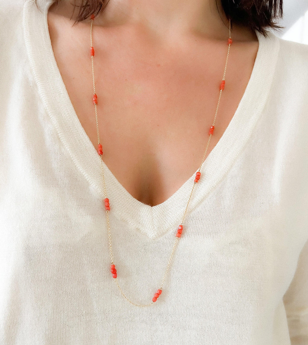 Yellow gold necklace with faceted coral beads