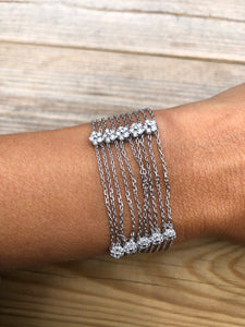 Bracelet or gris et diamant sur chaine força limée alternée de 4 motifs avec des fleurs