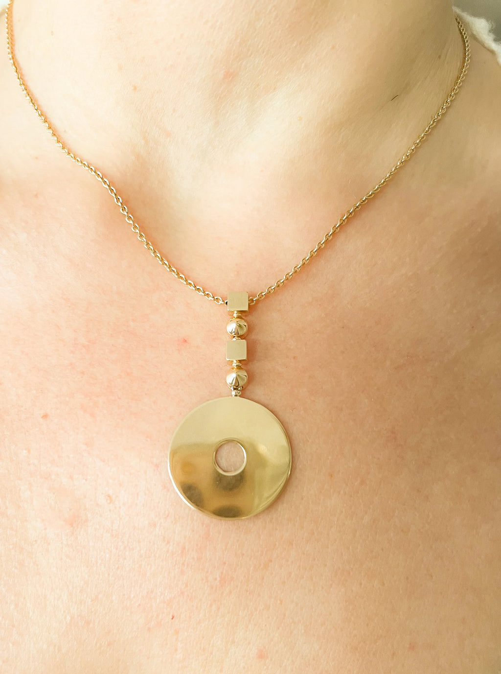 Collier or jaune de la maison Bvlgari modèle Lucia