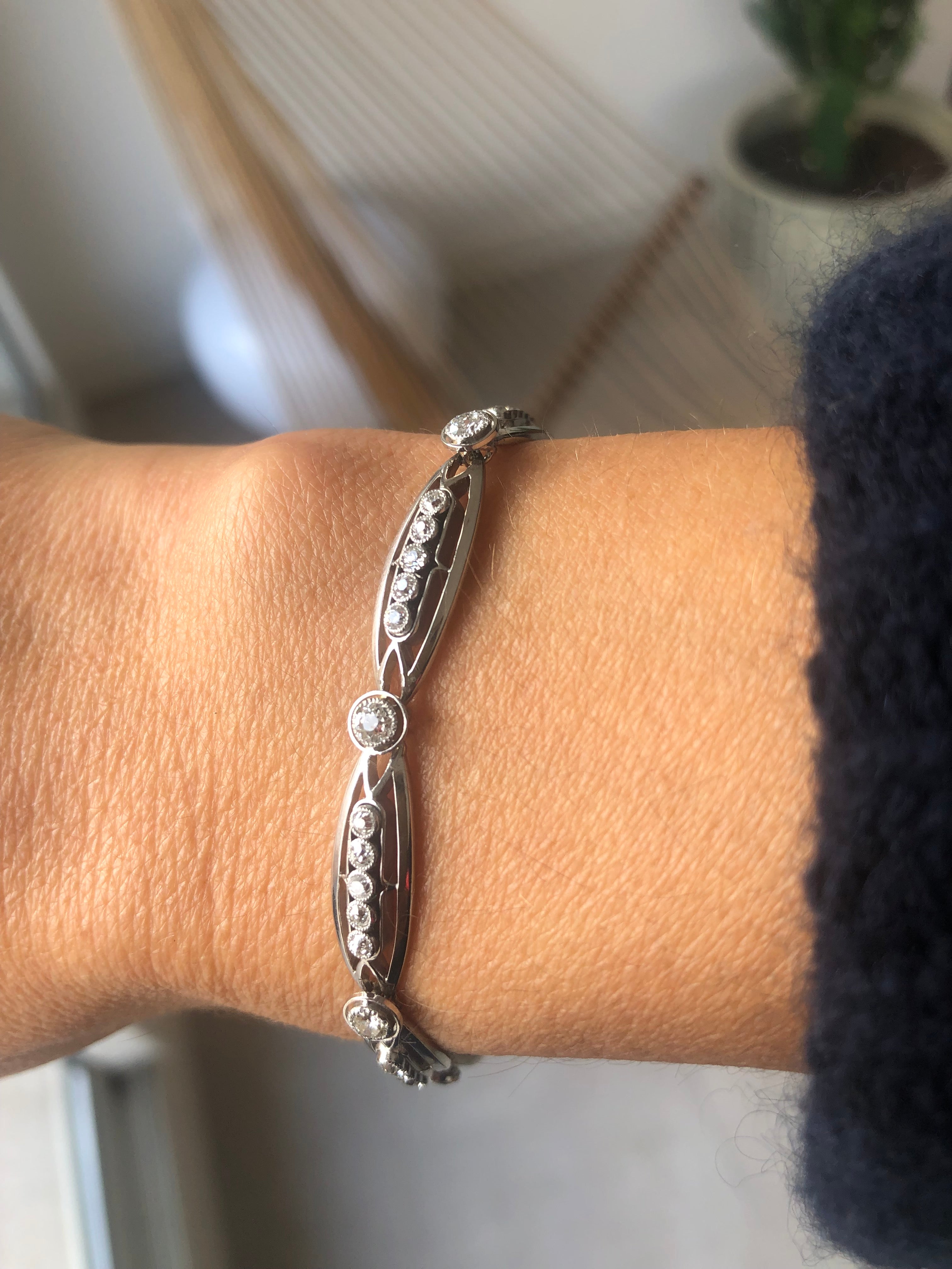 Bracelet or platine et et diamant formant des maillons ovales