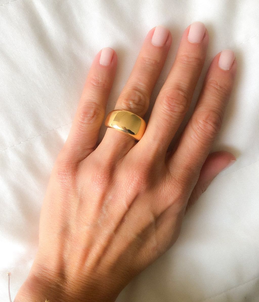 Cartier New Wave model yellow gold ring