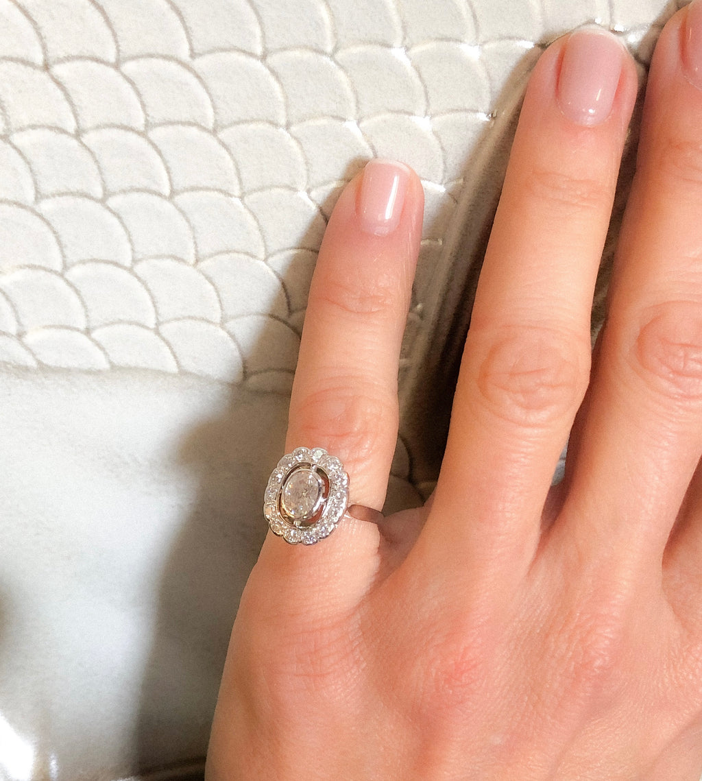 Daisy ring in white gold and diamond