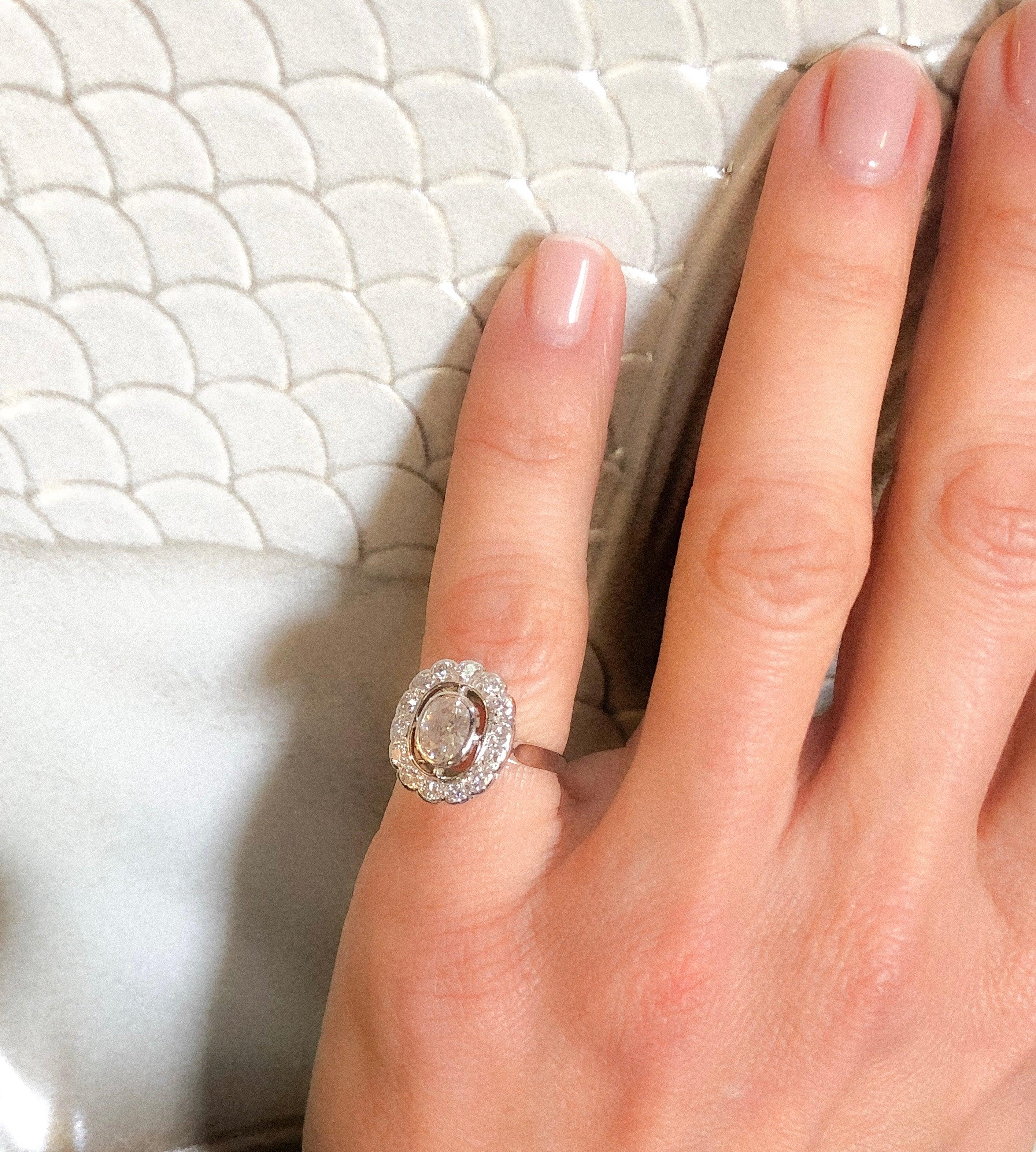 Daisy ring in white gold and diamond