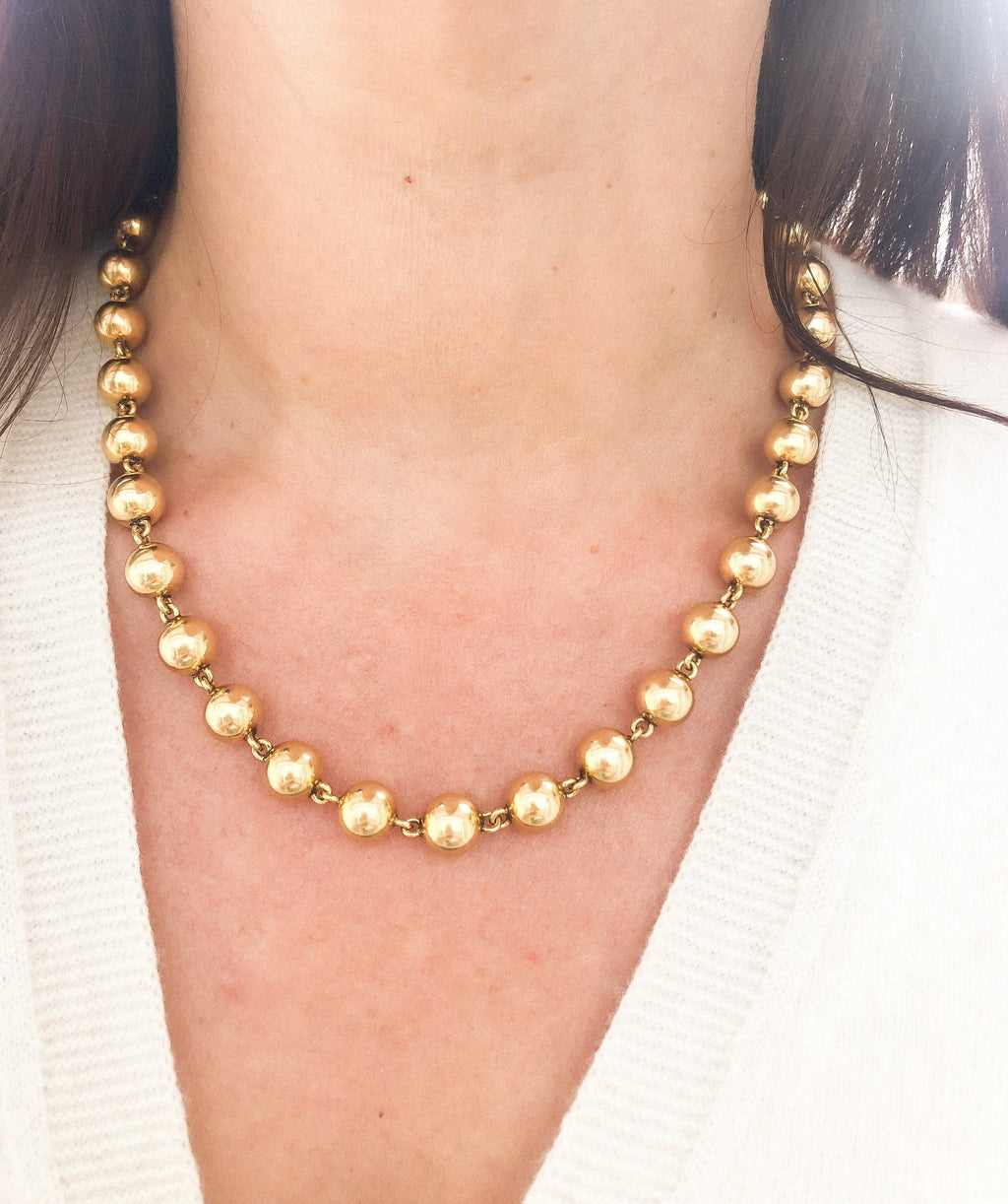 Marseillais yellow gold necklace adorned with gold beads