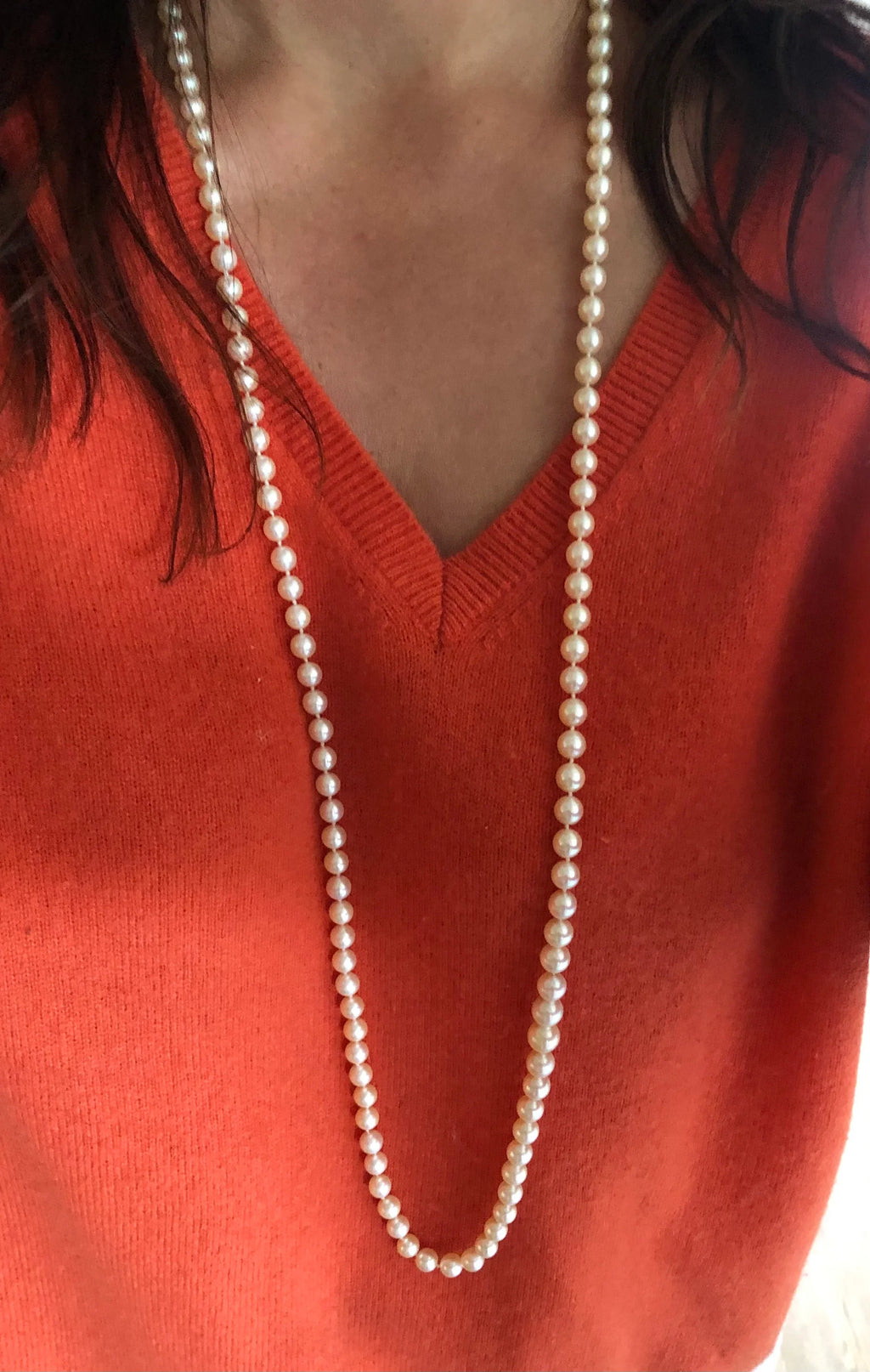 Long necklace with white Akoya Pearls.