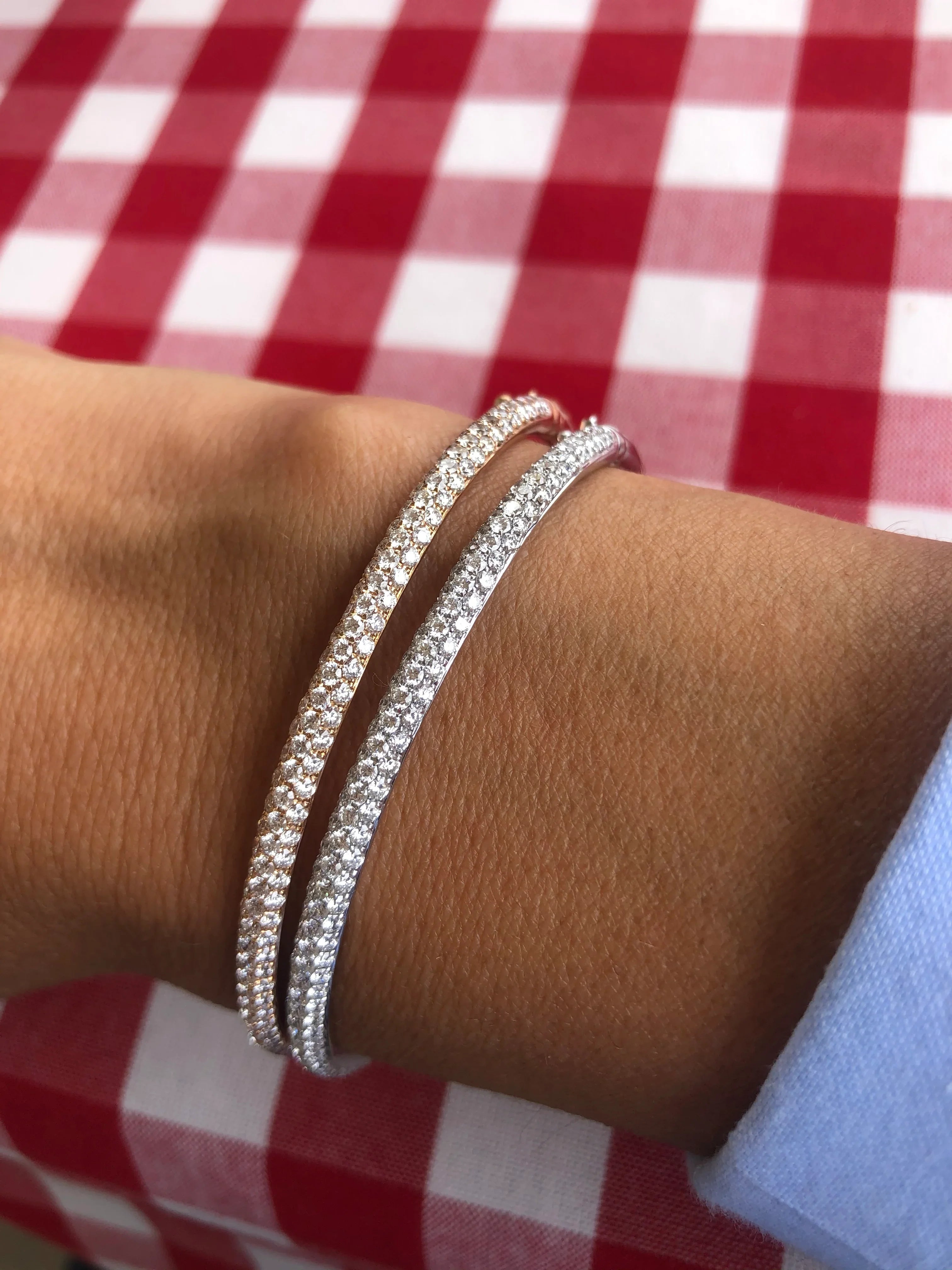 bracelet jonc ouvrant en or rose serti de 3 lignes de diamant