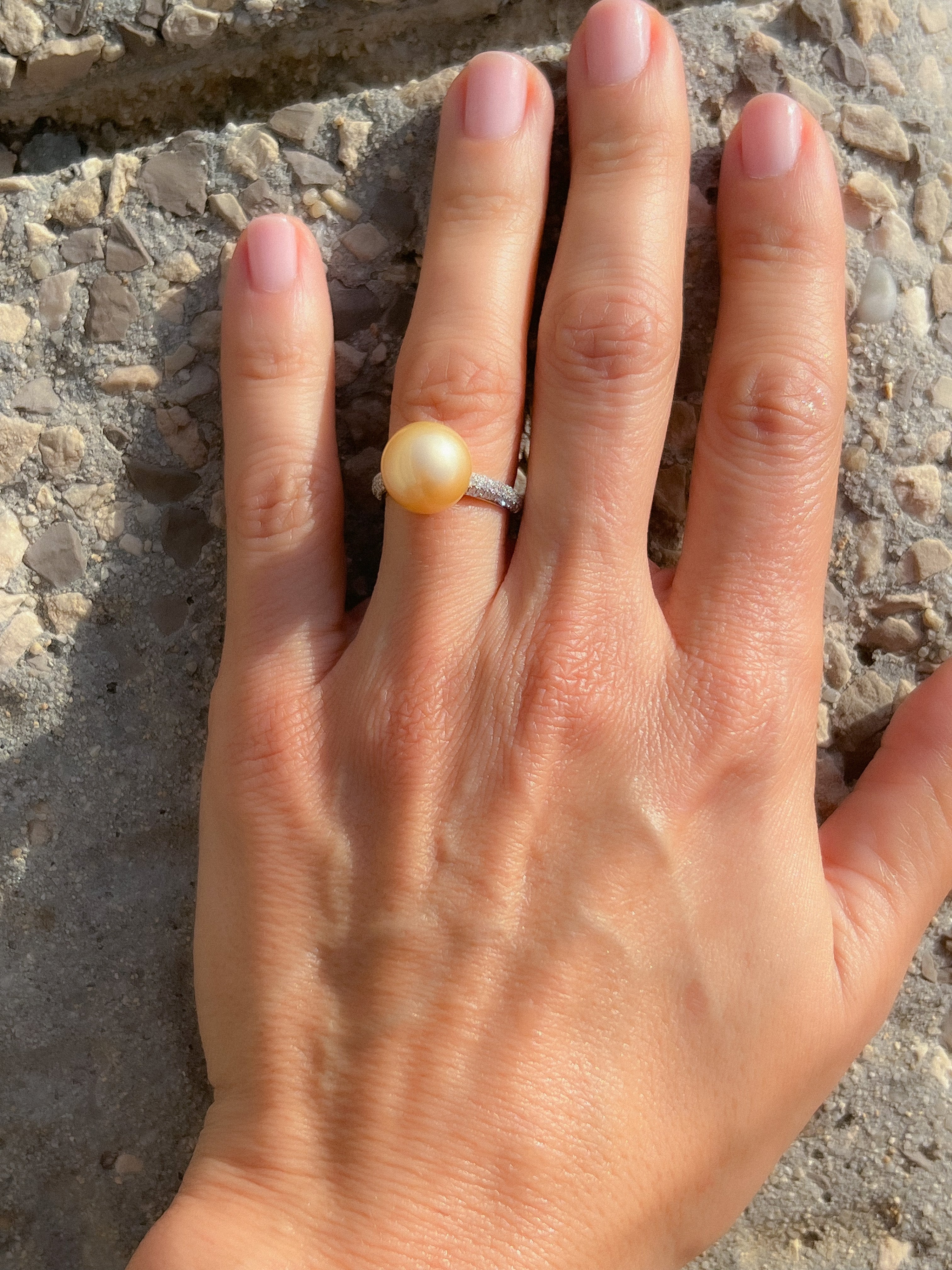 Yellow gold ring, adorned with a South Sea cultured Gold pearl