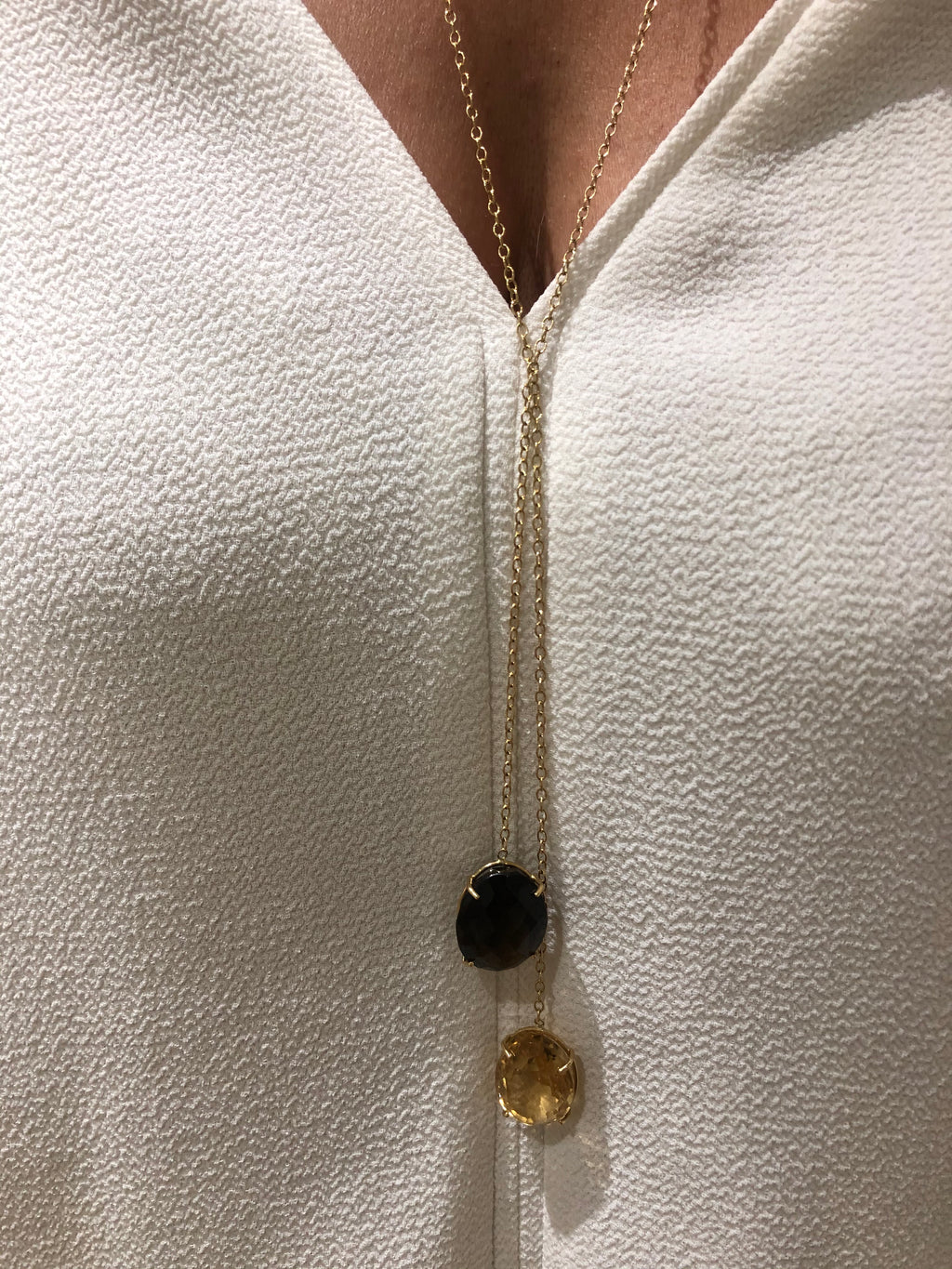 Yellow gold negligee necklace with fine gemstones