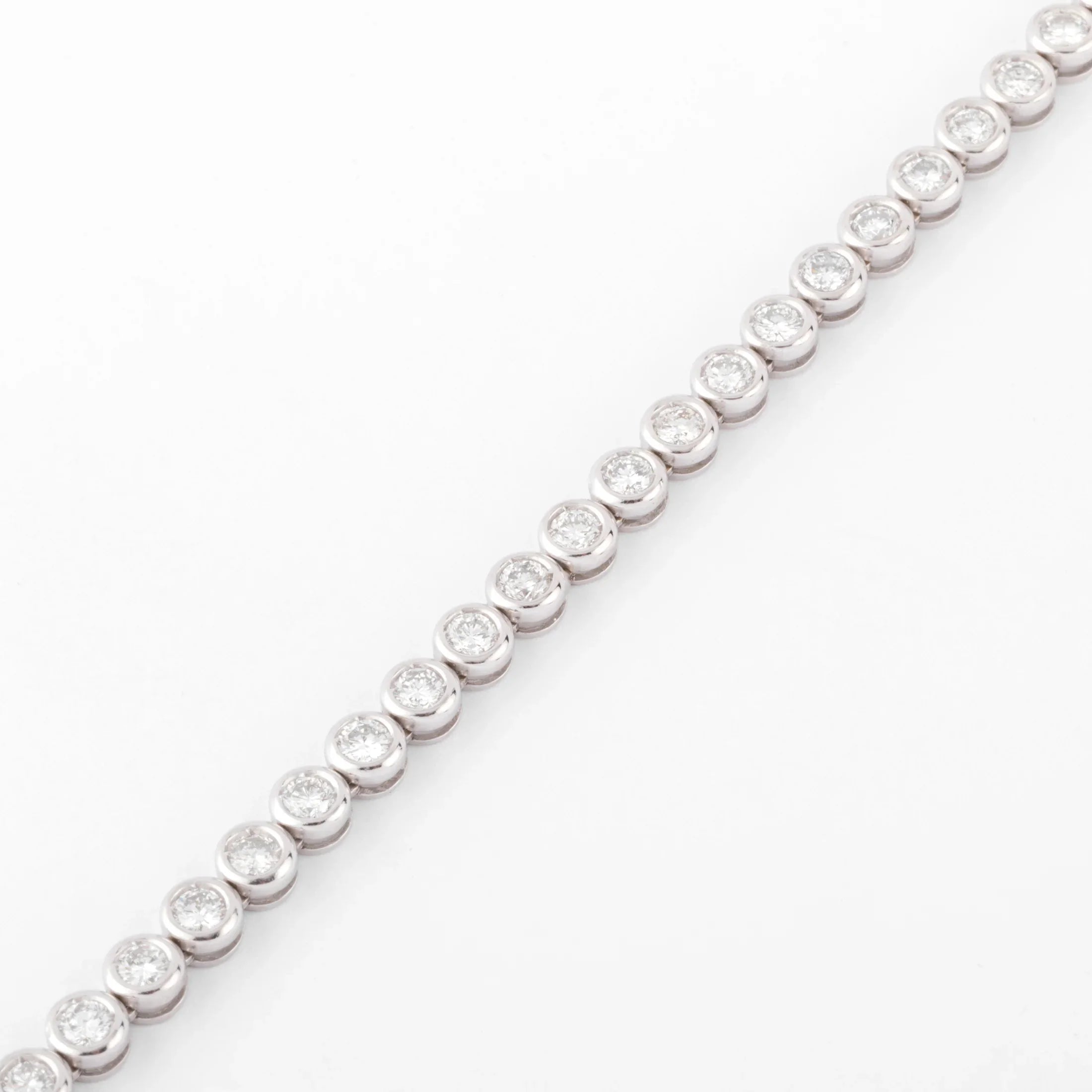 Bracelet en or gris et diamants tennis serti tennis