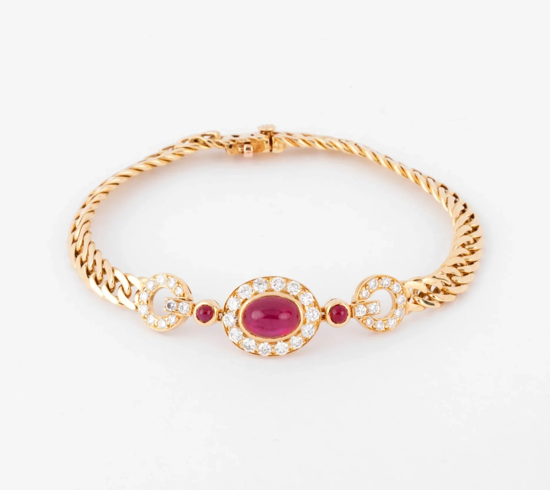 Bracelet en or jaune et diamant ,rubis cabochon de la maison Van Cleef and Arpels