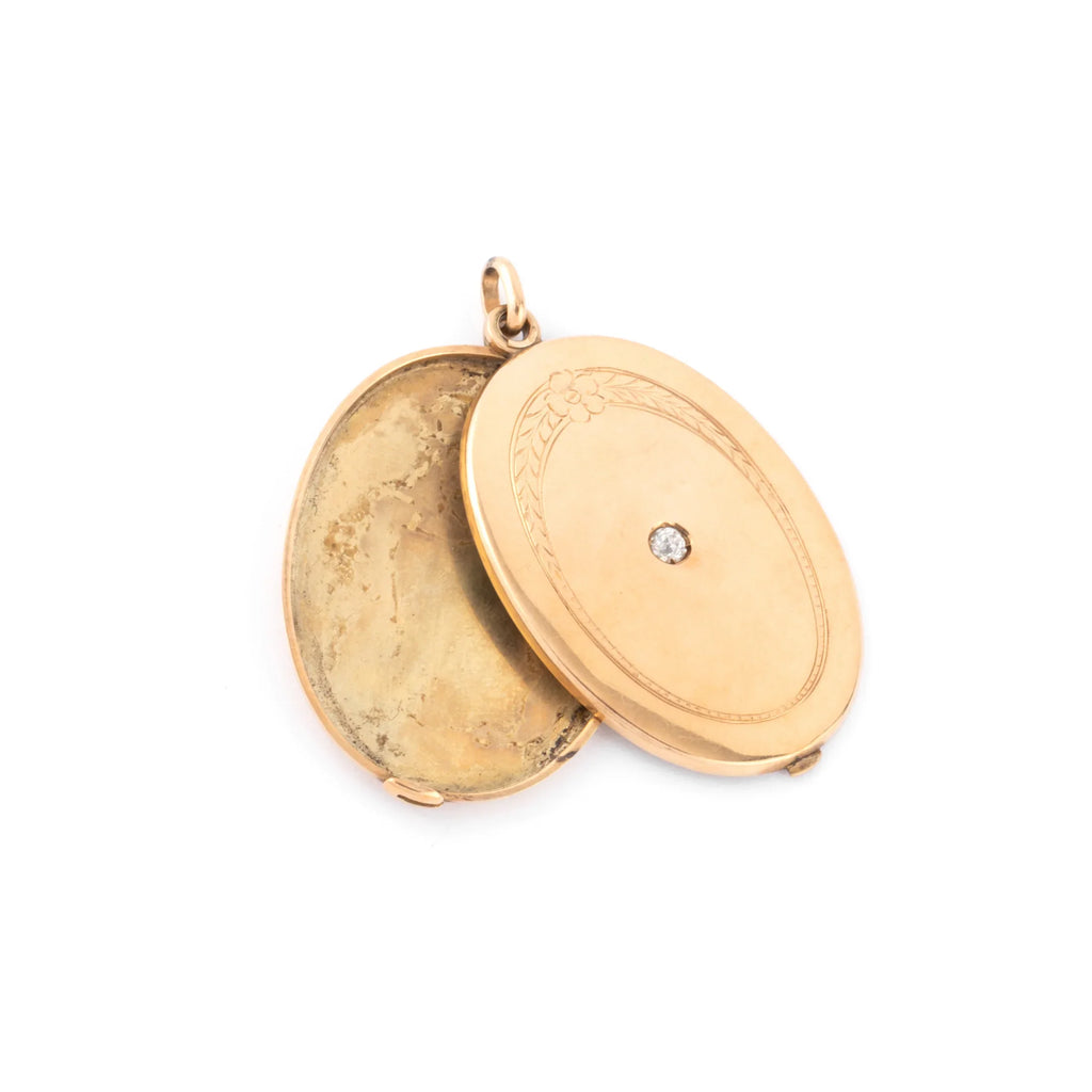 Oval yellow gold pendant