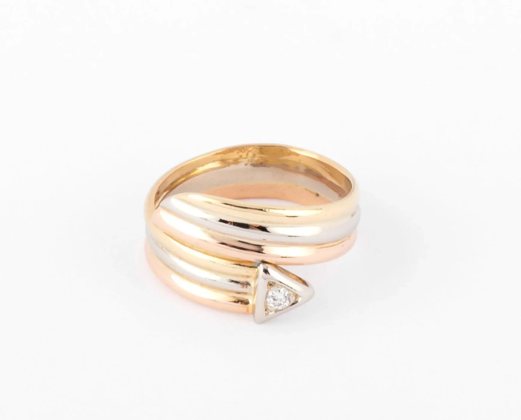 Three-gold ring with a diamond