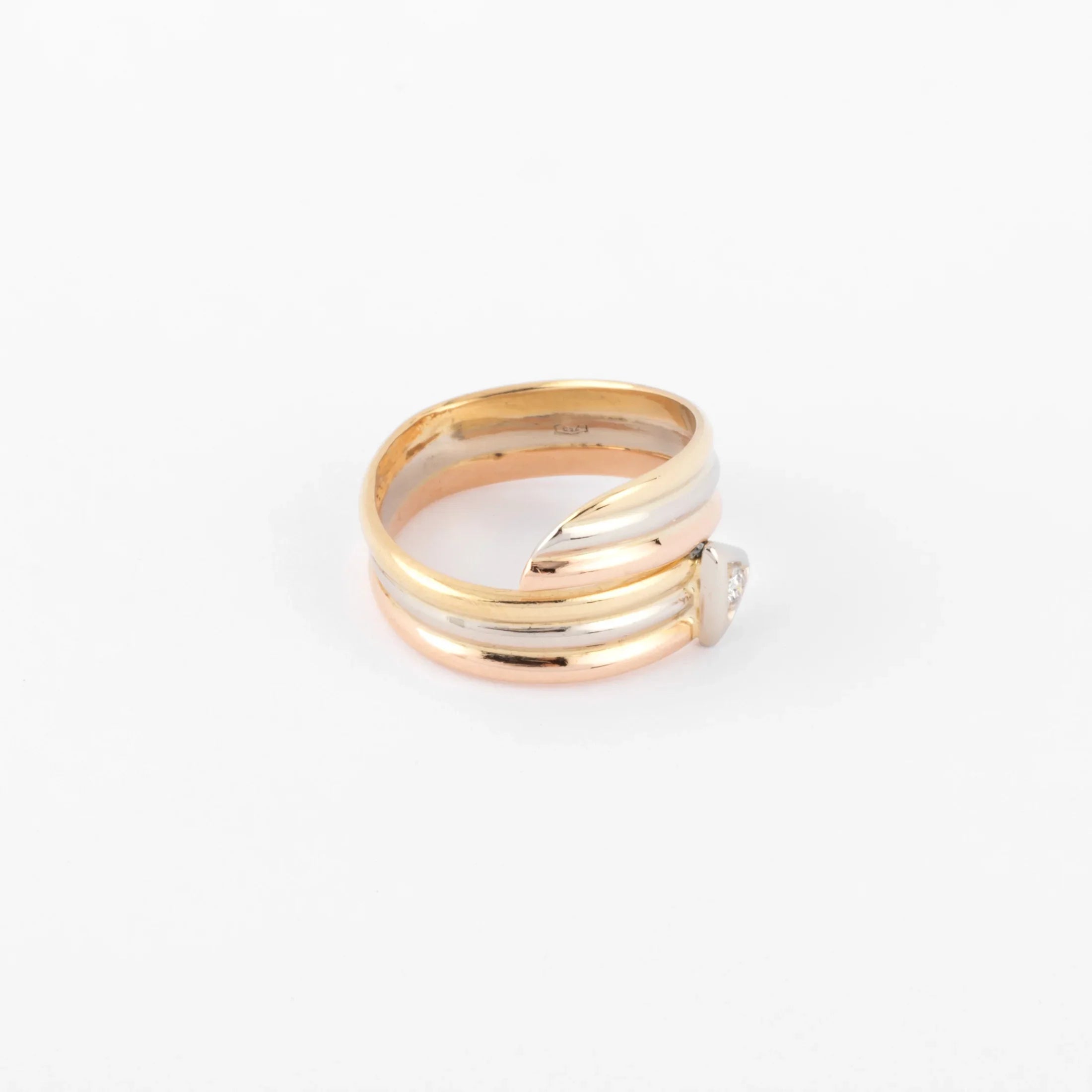 Three-gold ring with a diamond