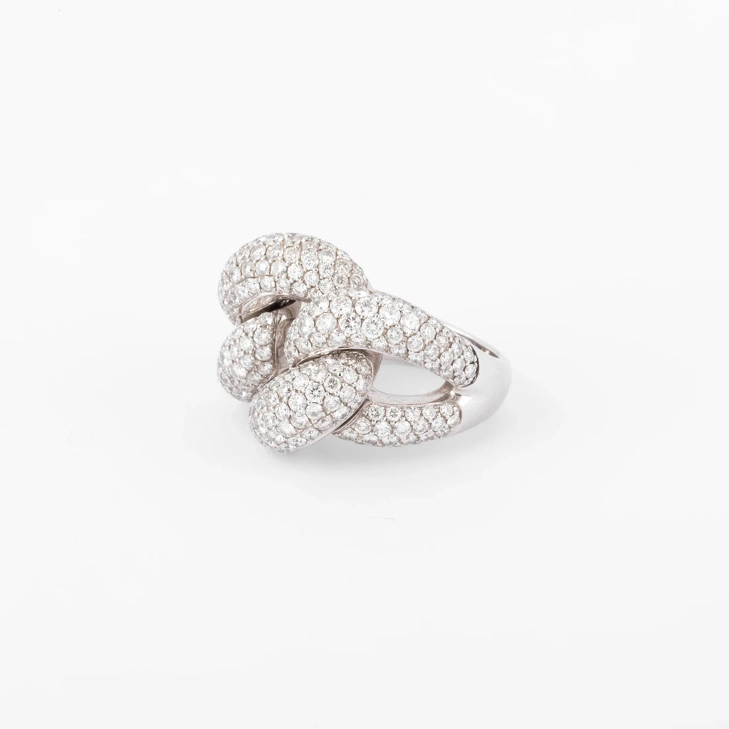 Paved diamond curb chain ring in white gold