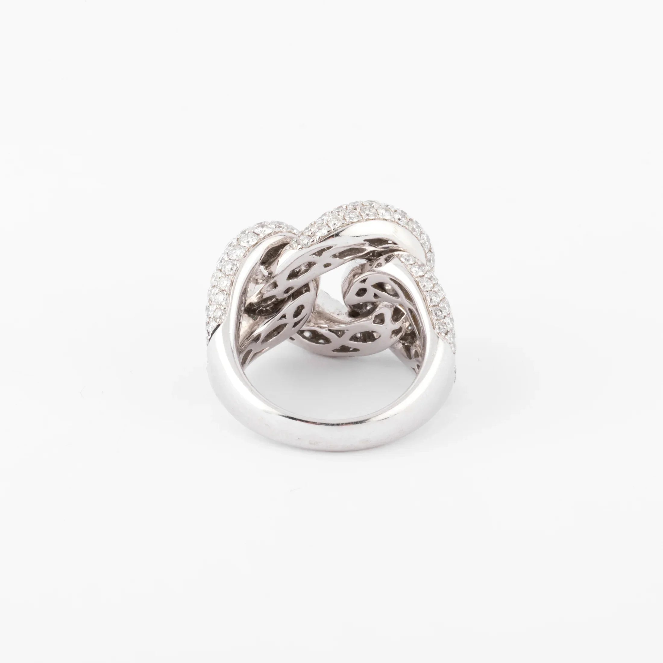 Paved diamond curb chain ring in white gold