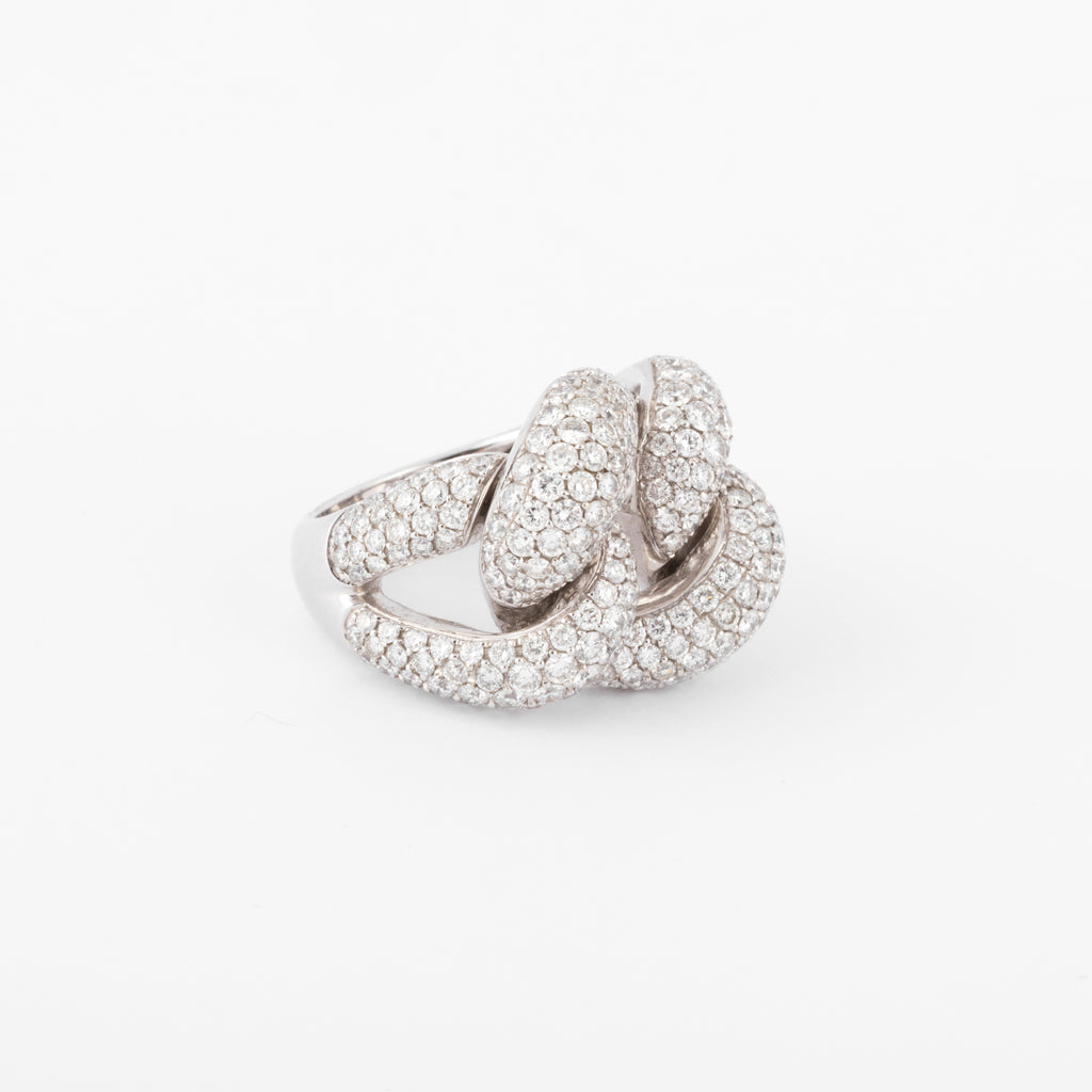 Paved diamond curb chain ring in white gold