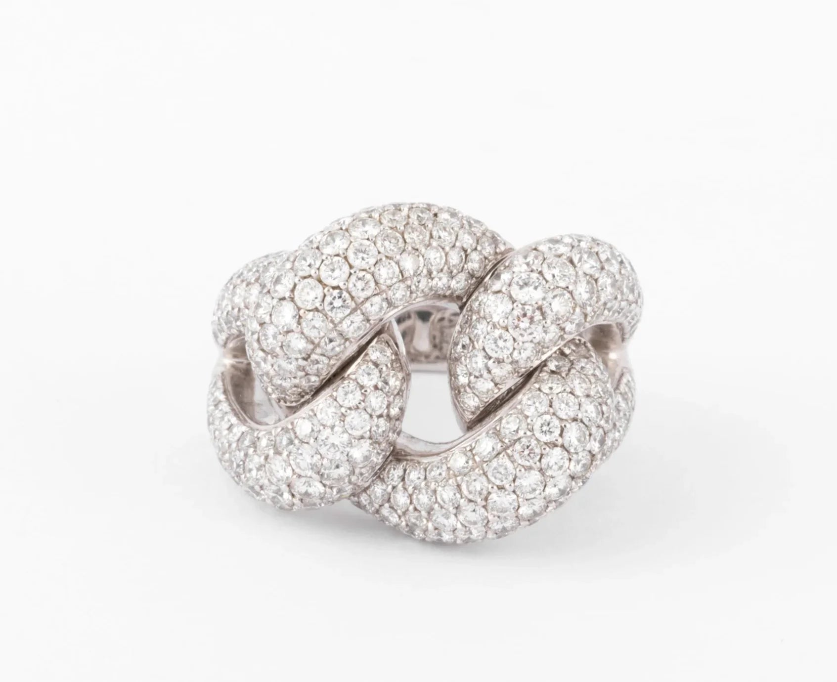Paved diamond curb chain ring in white gold