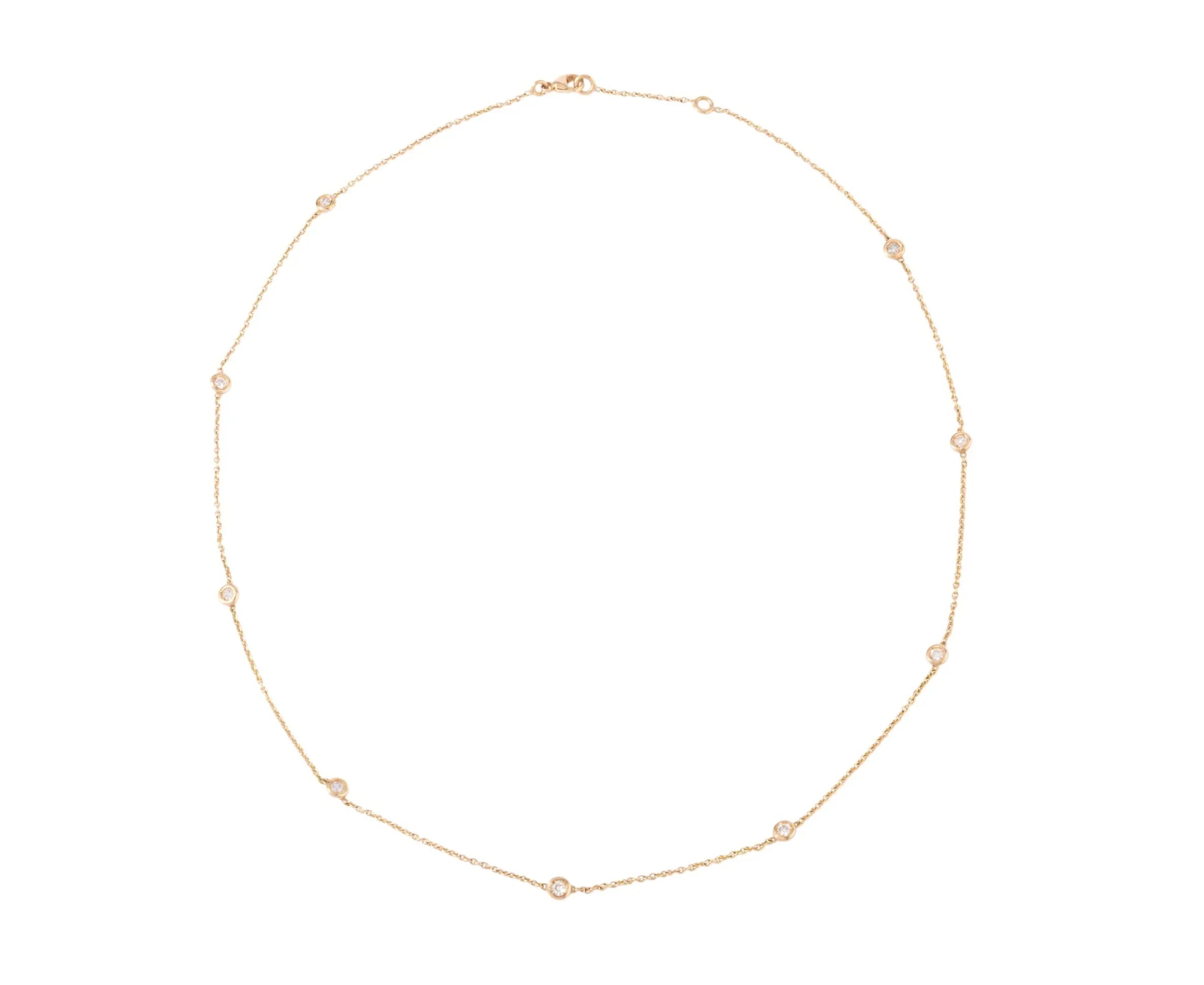 Collier or jaune intercalé de 9 diamants sur maille forçat en sertis clos.