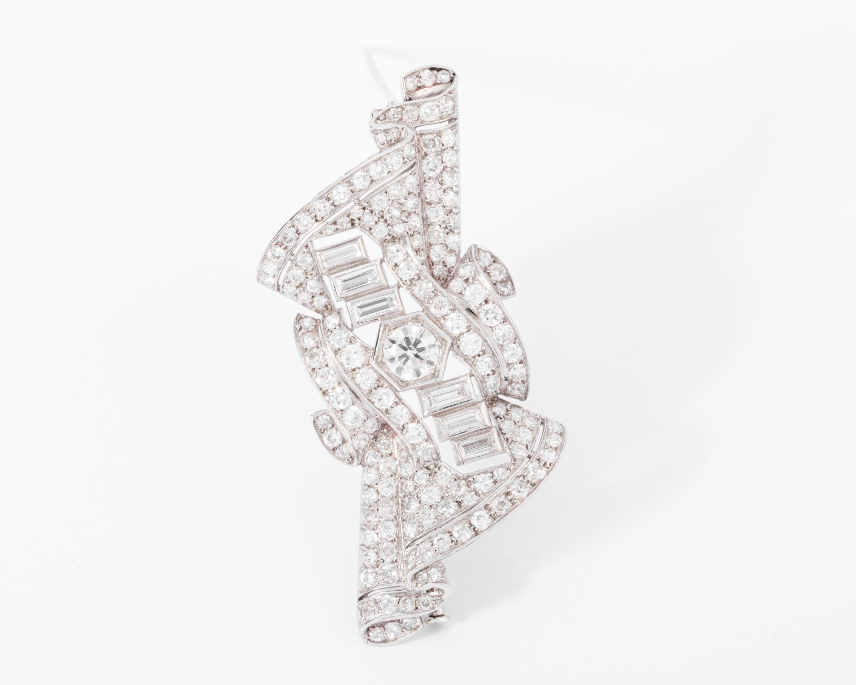 Broche en platine et diamants