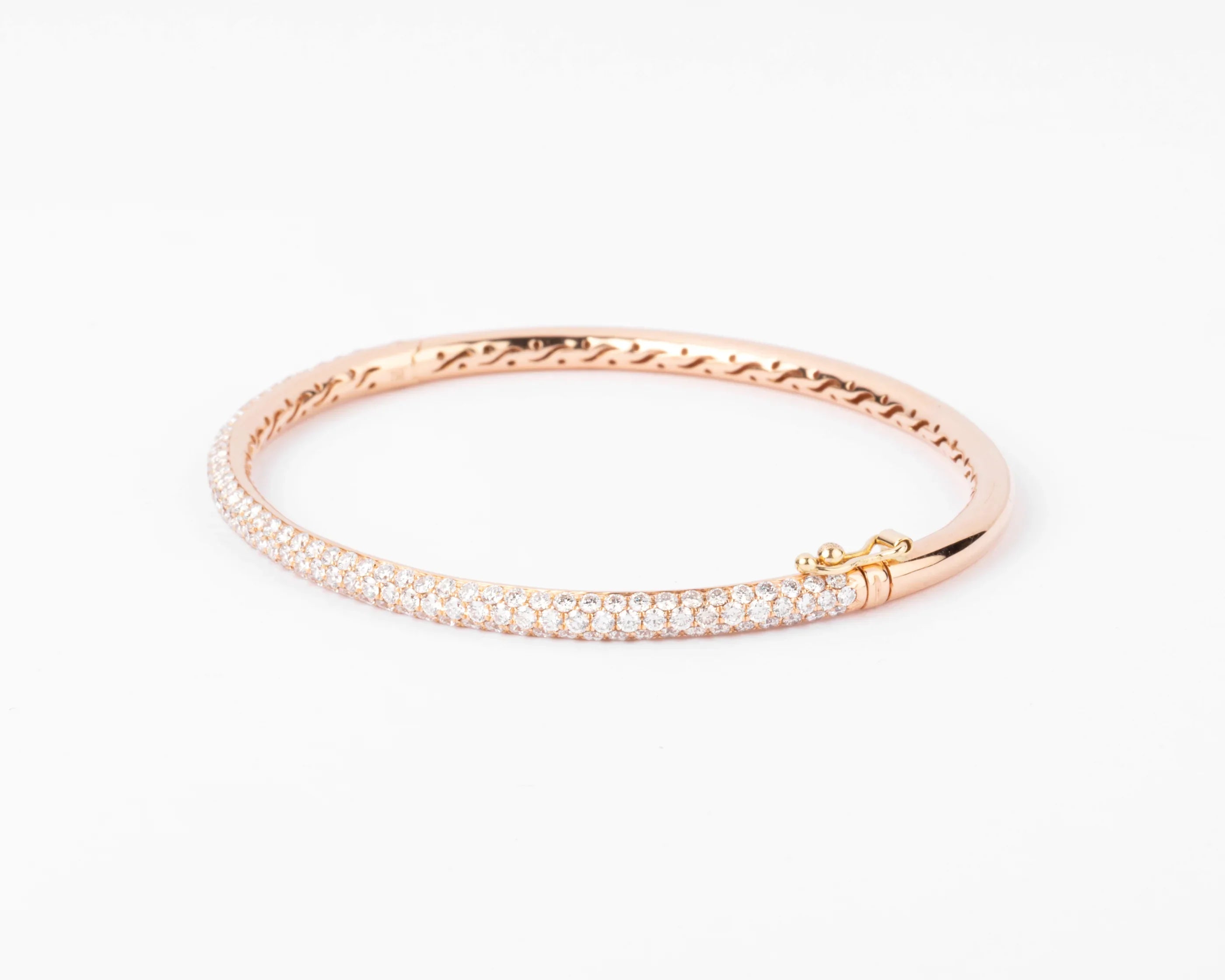 bracelet jonc ouvrant en or rose serti de 3 lignes de diamant