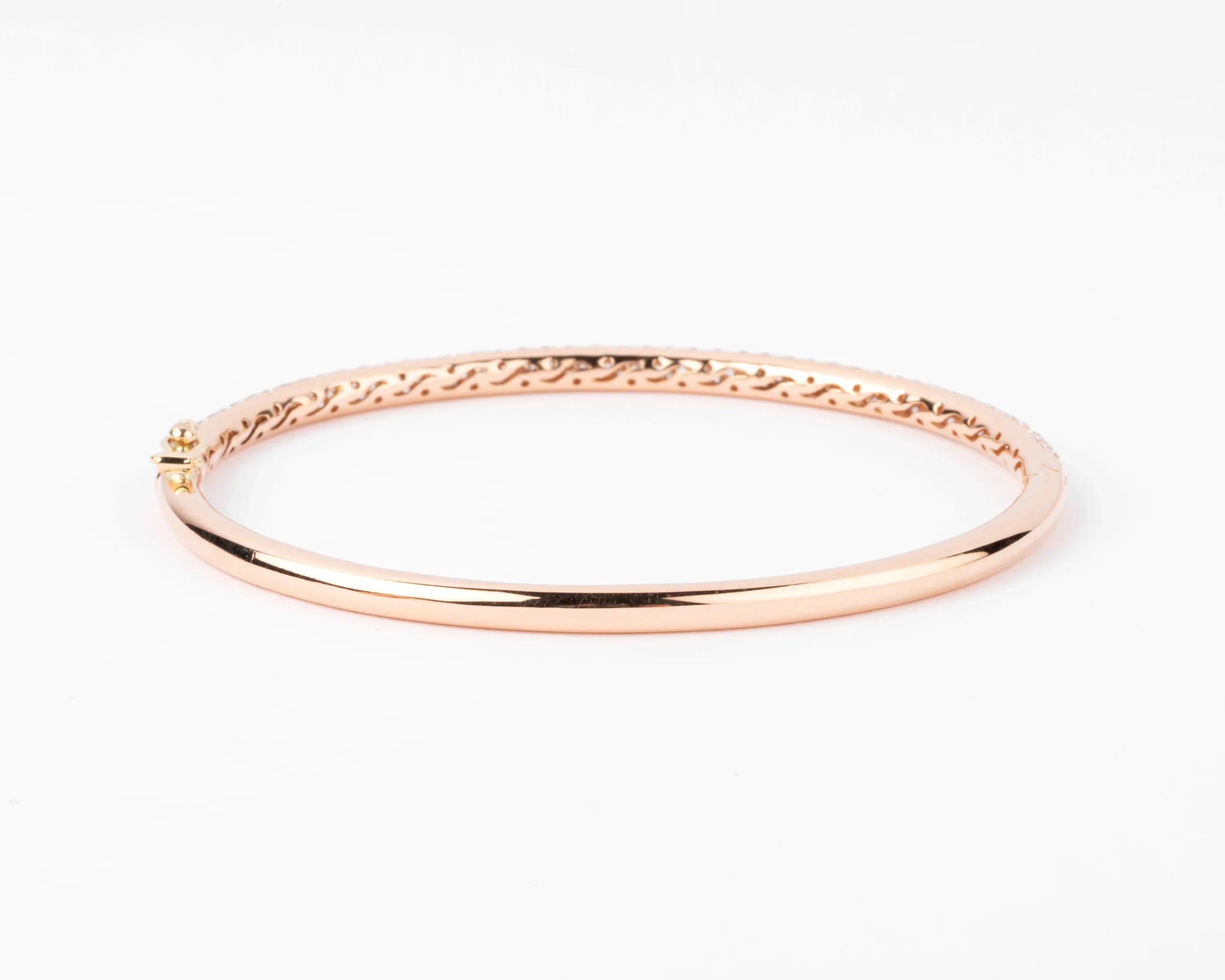 bracelet jonc ouvrant en or rose serti de 3 lignes de diamant