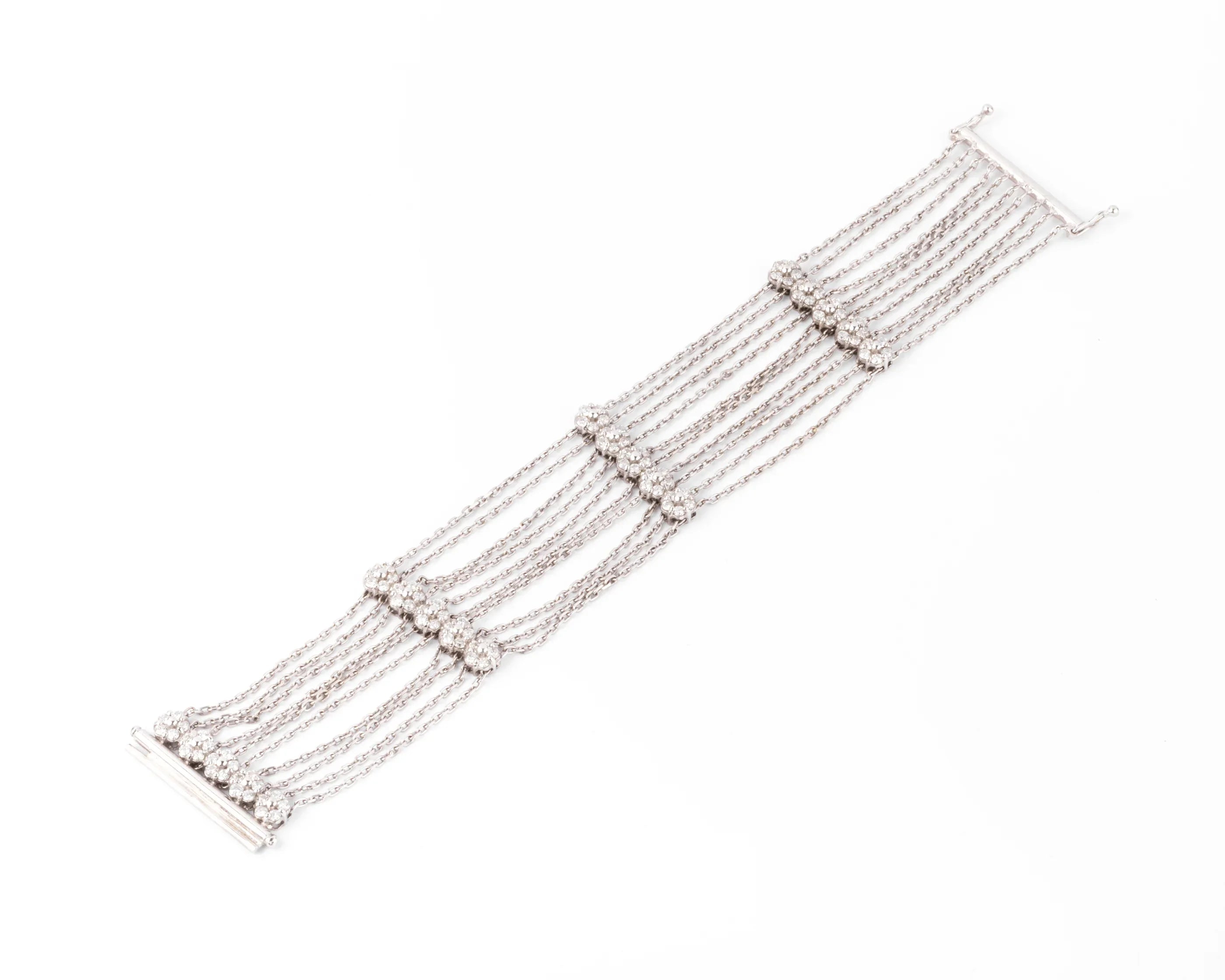 Bracelet or gris et diamant sur chaine força limée alternée de 4 motifs avec des fleurs