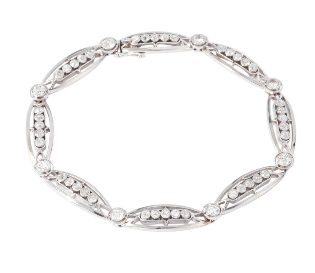 Platinum and diamond bracelet forming oval links