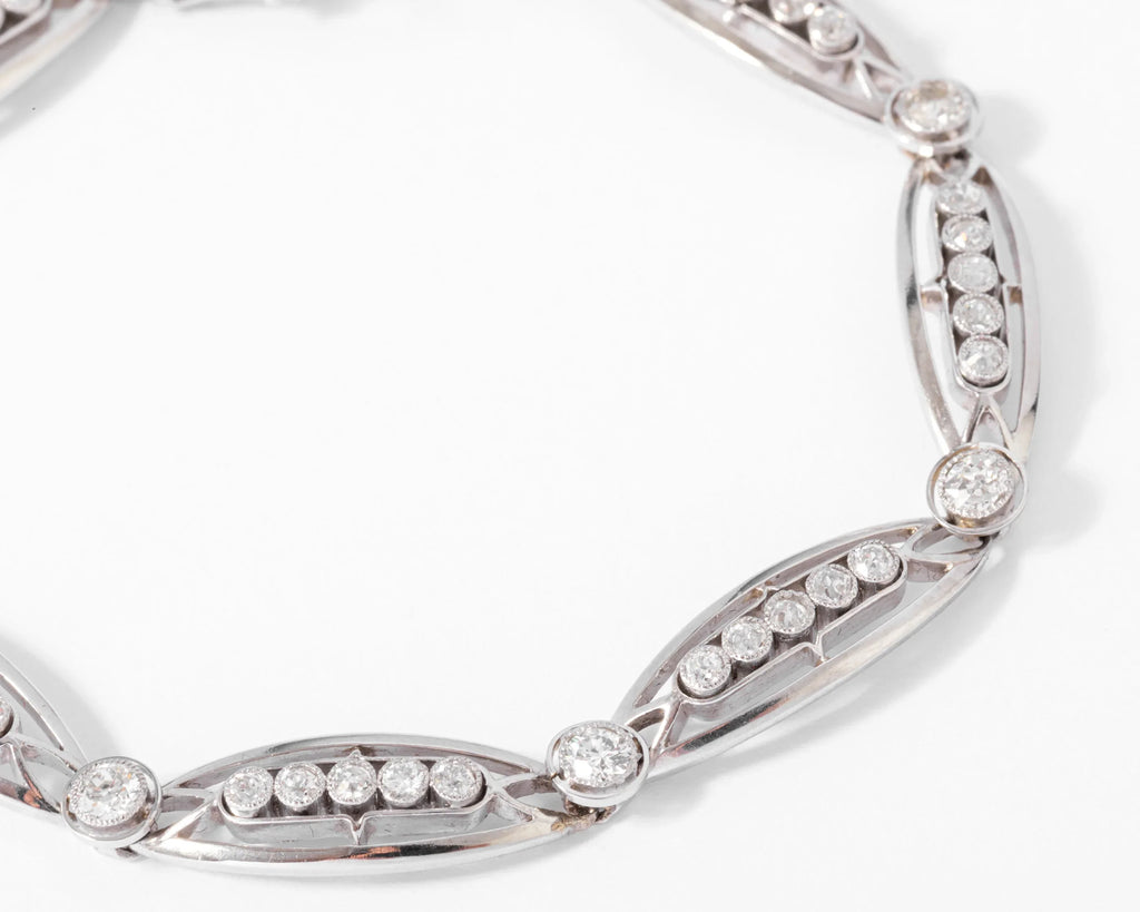 Platinum and diamond bracelet forming oval links
