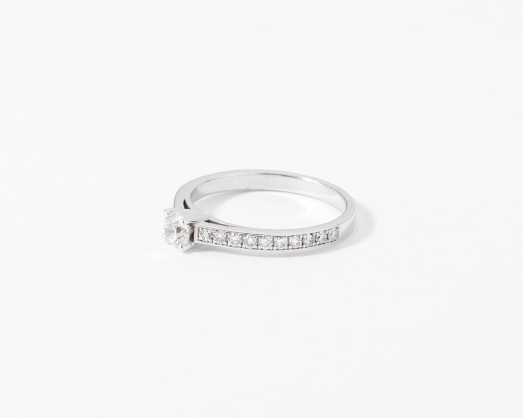 Solitaire diamond ring in white gold