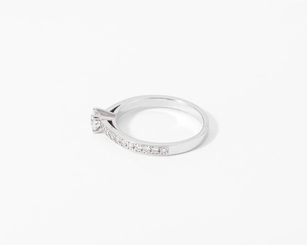 Solitaire diamond ring in white gold