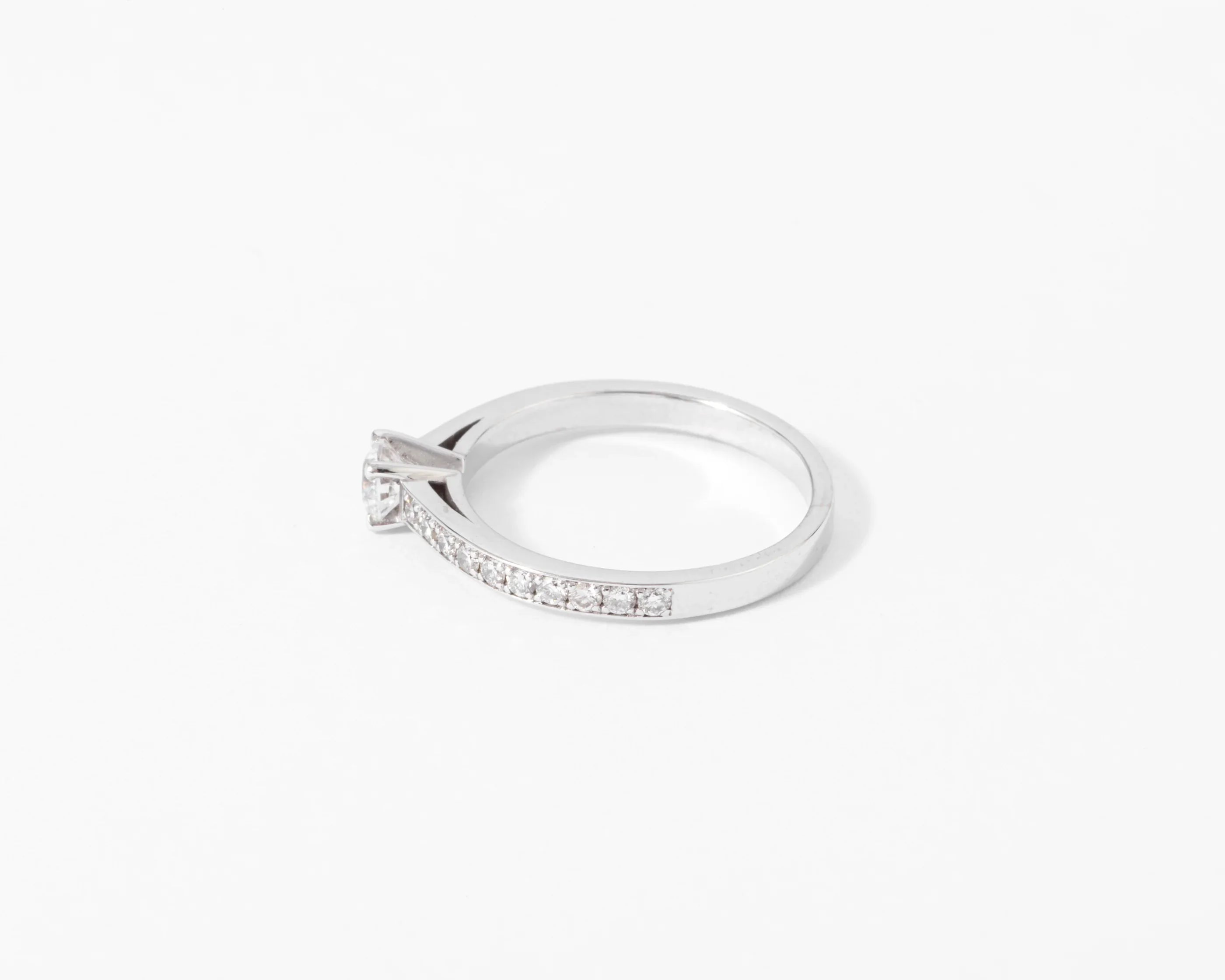 Solitaire diamond ring in white gold