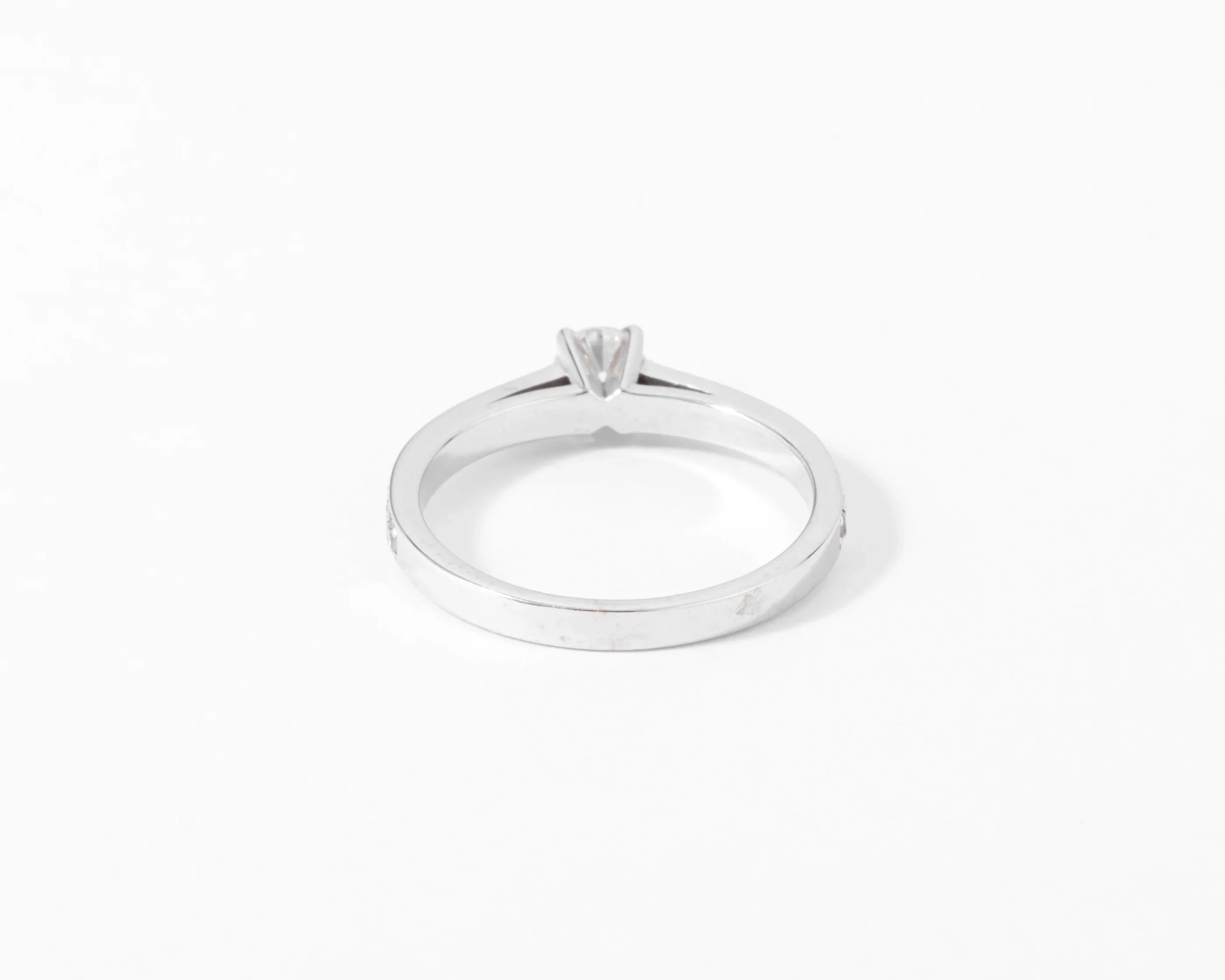 Solitaire diamond ring in white gold