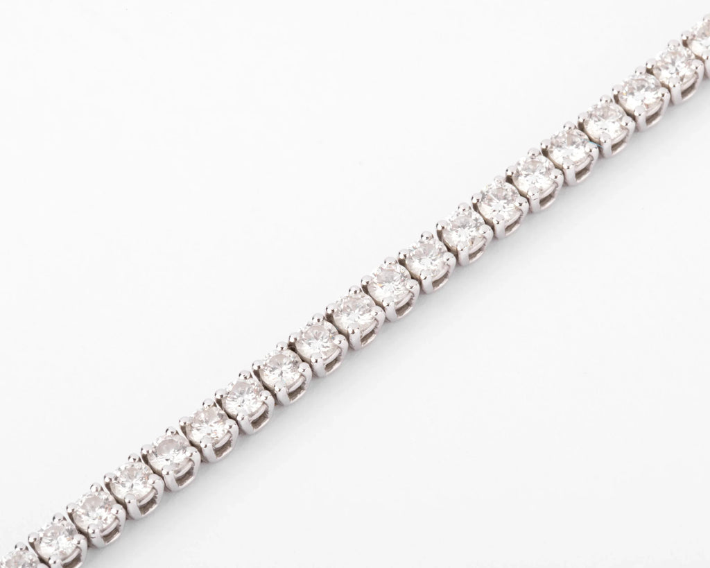 Diamond and white gold tennis bracelet